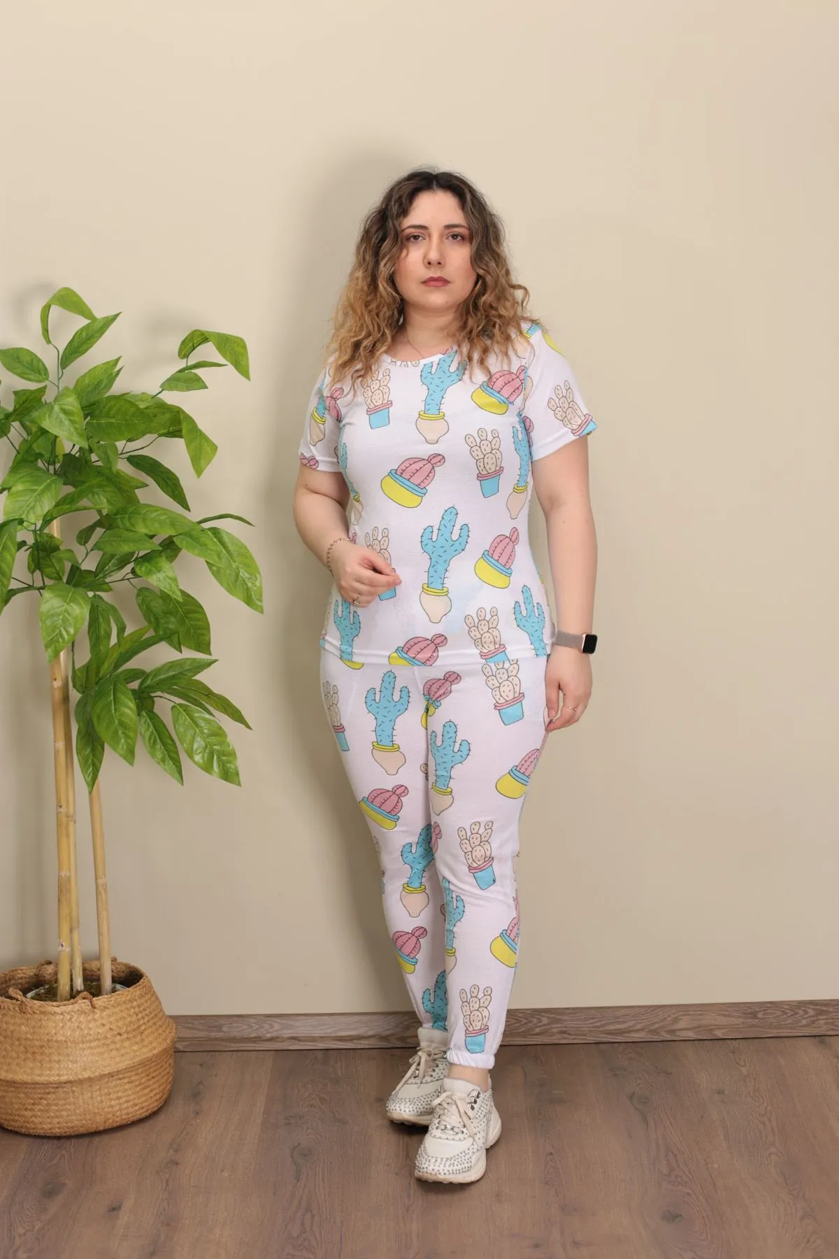 RENKTE DESENLİ BÜYÜK BEDEN PİJAMA TAKIMI