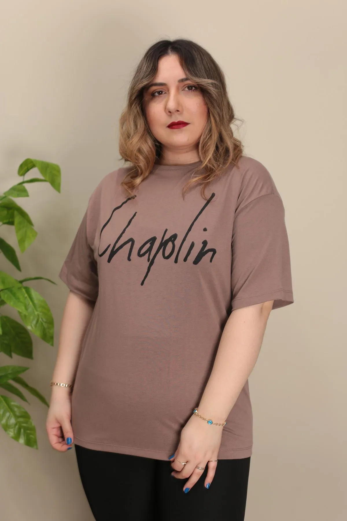 RENKTE YAZILI KAHVE TSHİRT