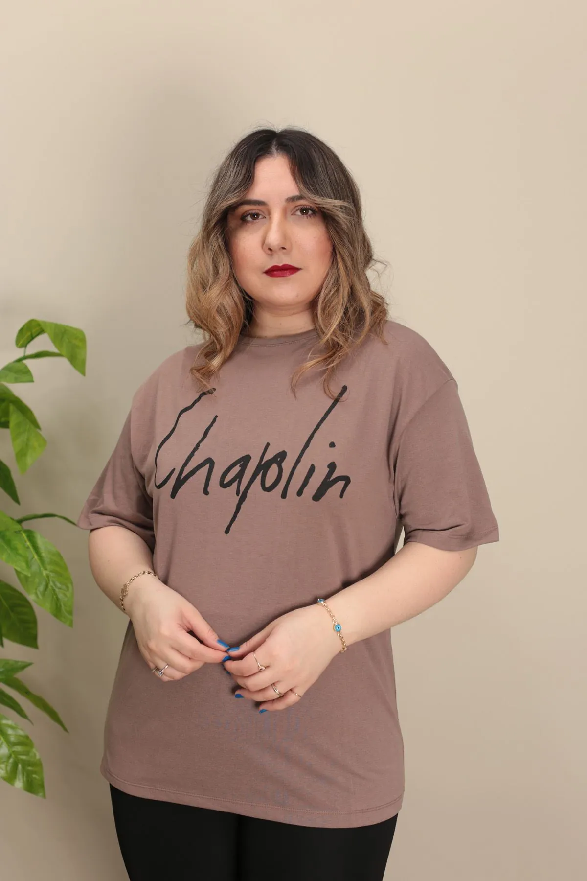 RENKTE YAZILI KAHVE TSHİRT