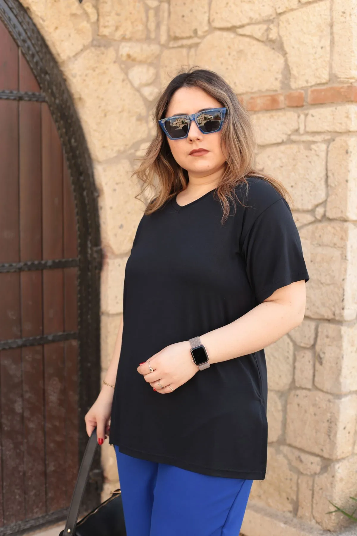 RENKTE V YAKA KISA KOL KOYU LACİVERT BLUZ