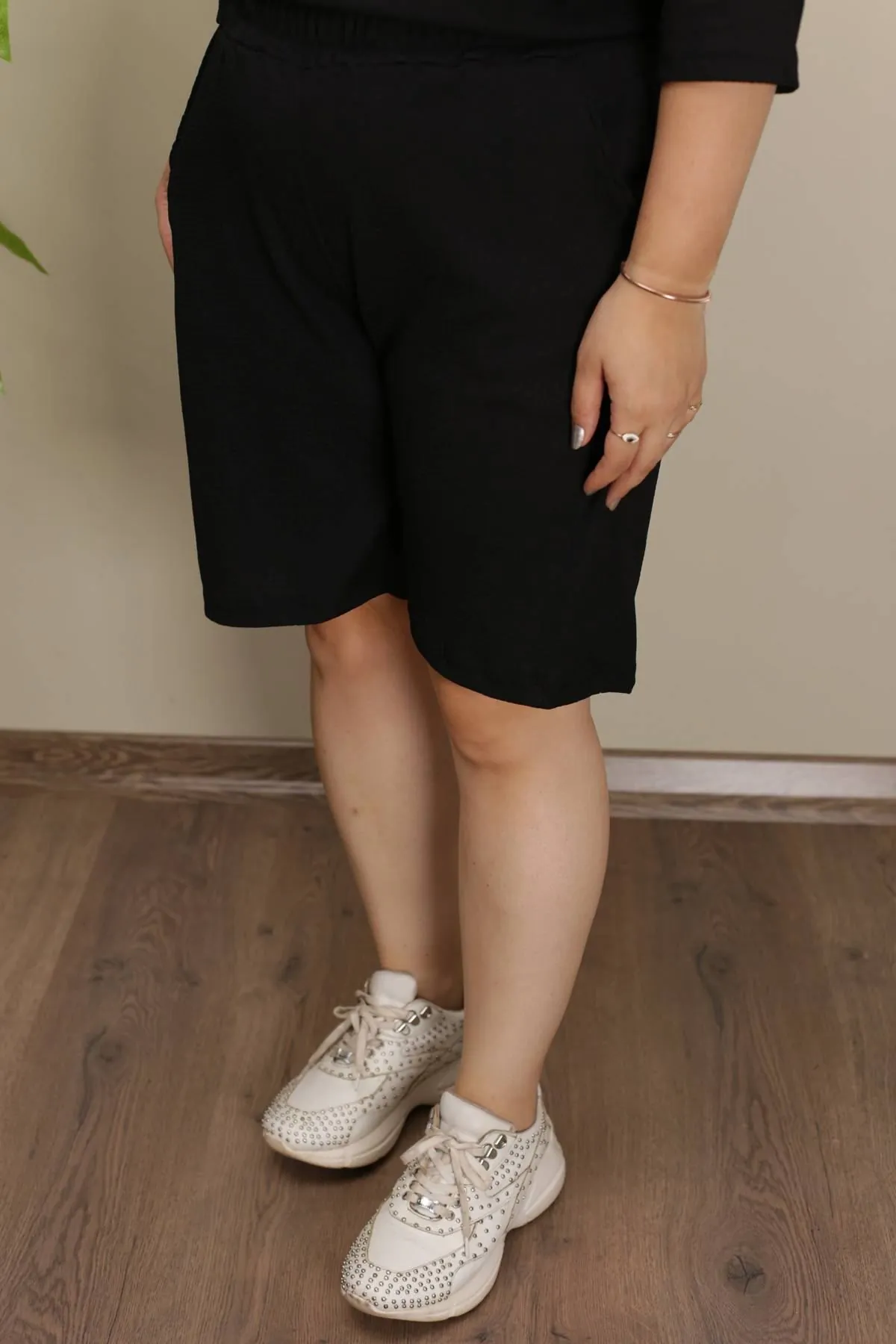 RENKTE POLO YAKA SİYAH ŞORTLU TAKIM