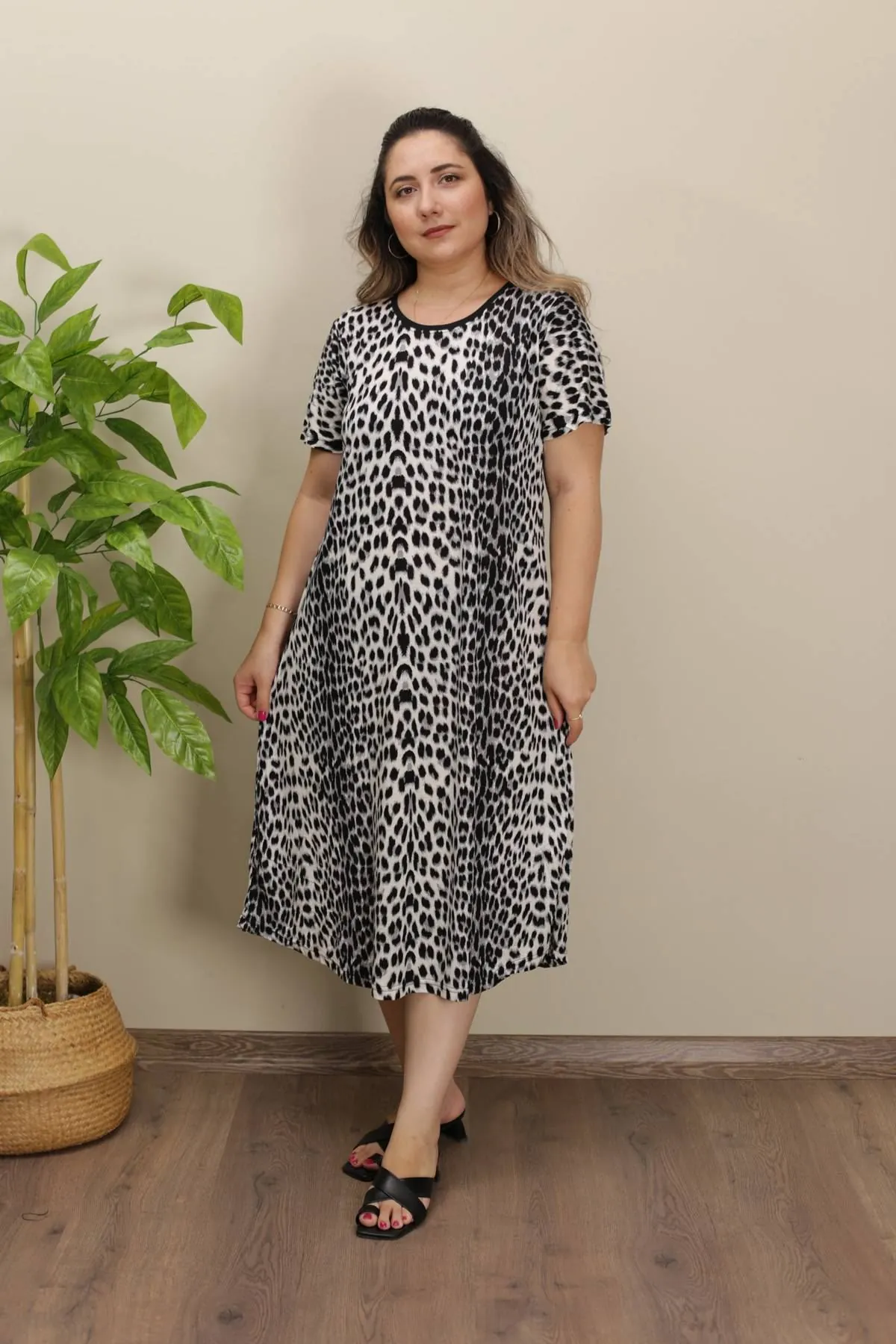 RENKTE KISA KOLLU LEOPAR DESEN ELBİSE
