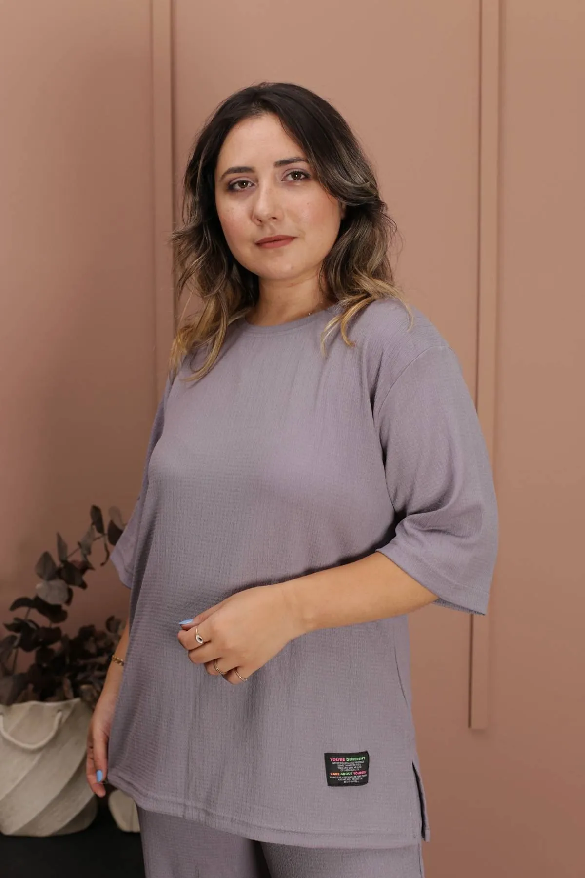 RENKTE GENİŞ KESİM ARMALI GRİ TAKIM