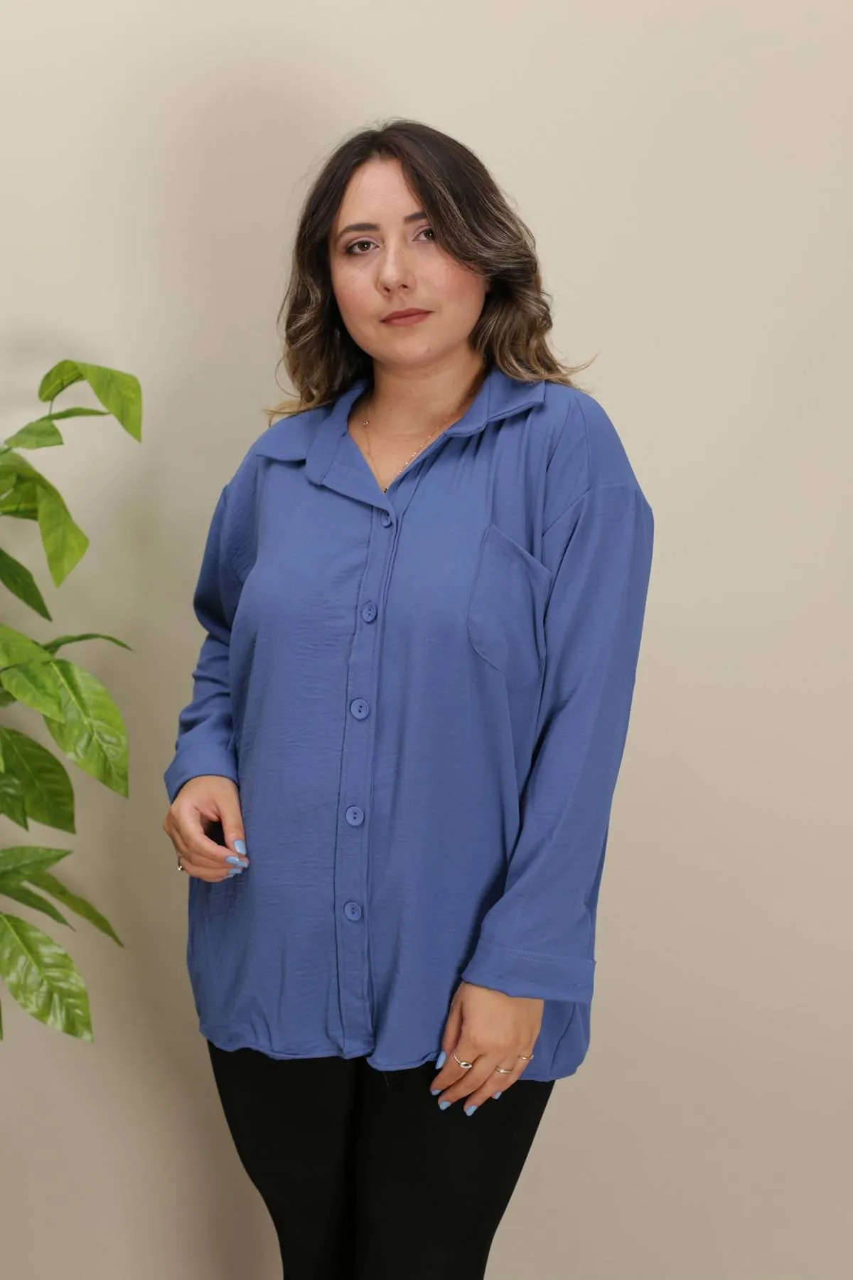 RENKTE STANDART TASARIM İNDİGO GÖMLEK