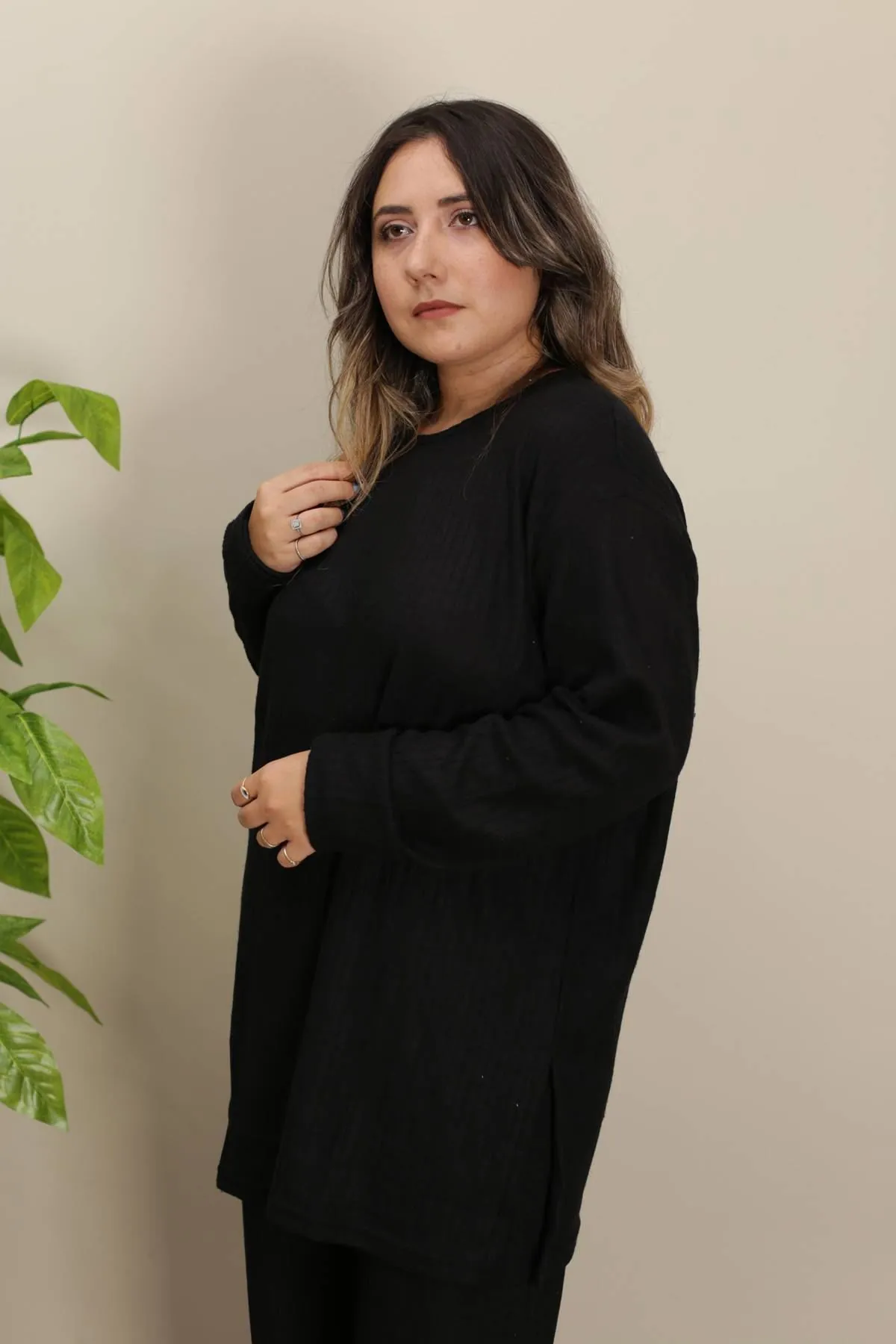 RENKTE YAN YIRTMAÇLI STANDART SİYAH TAKIM