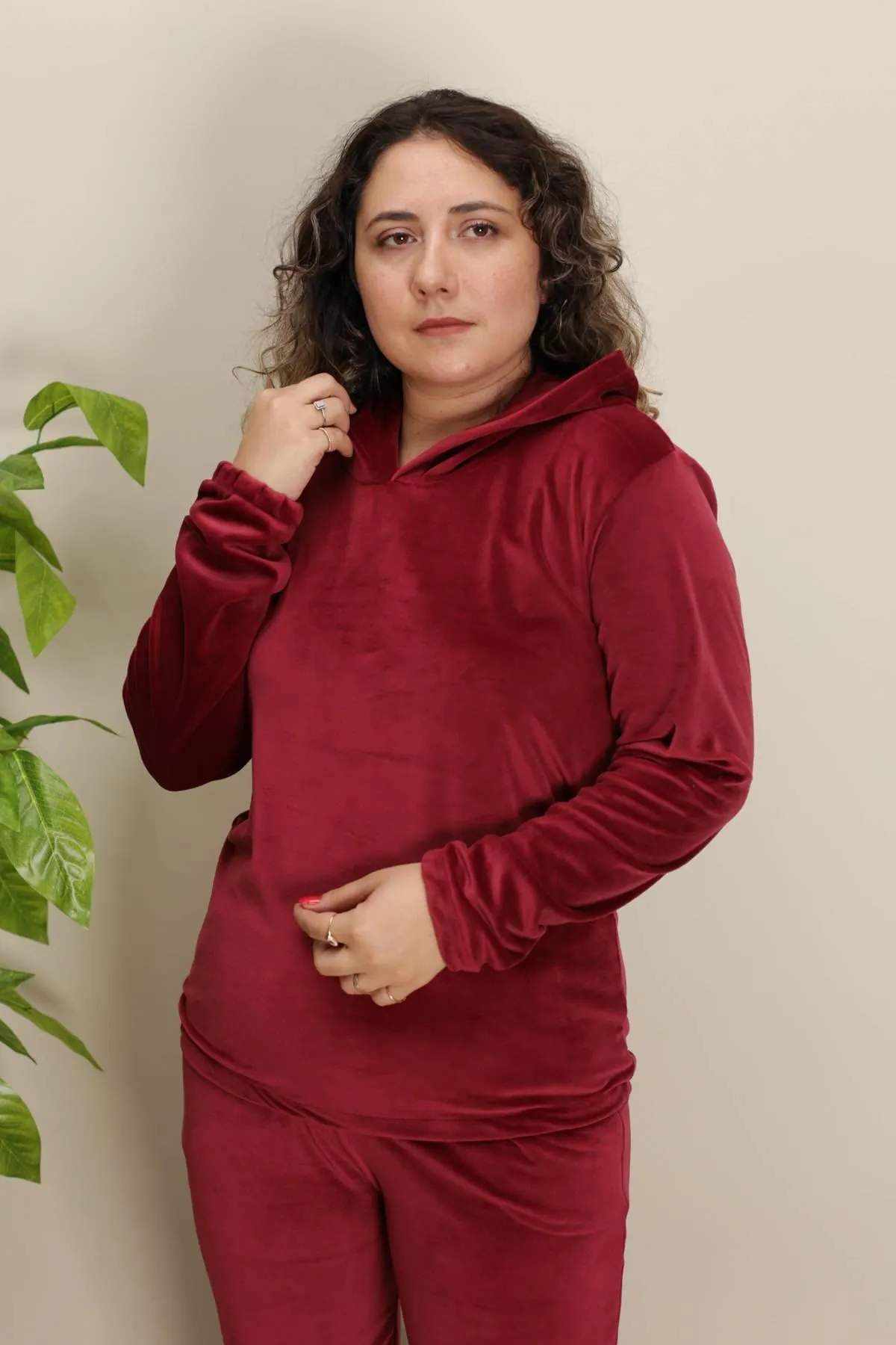 RENKTE GENİŞ KESİM ESNEK BORDO KADİFE TAKIM