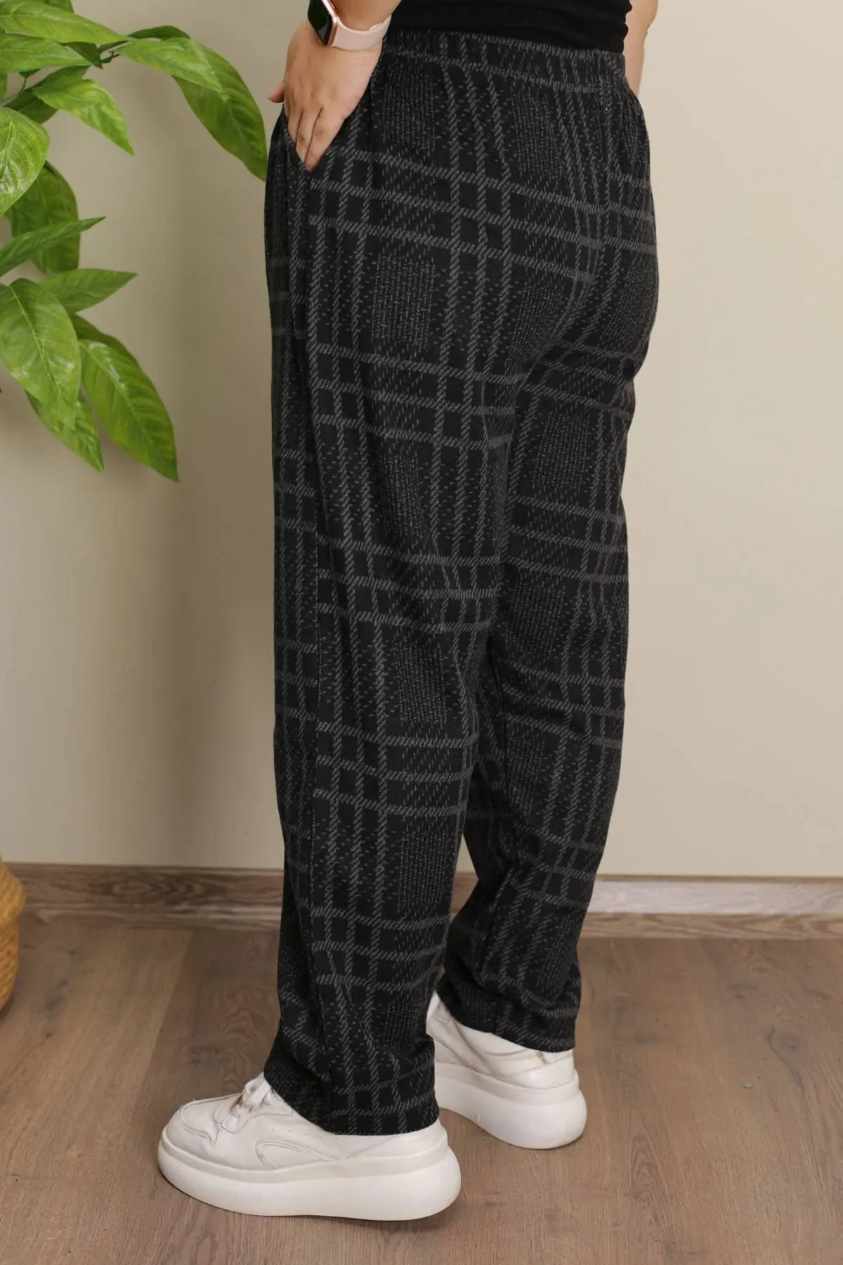 RENKTE JAKARLI BATTAL DESENLİ PANTOLON
