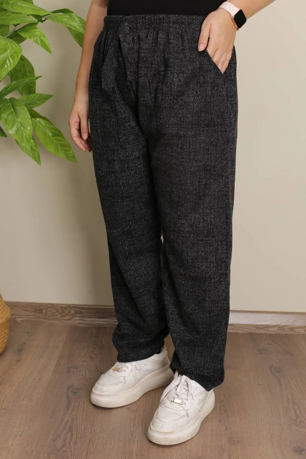 RENKTE JAKARLI BATTAL DESENLİ PANTOLON