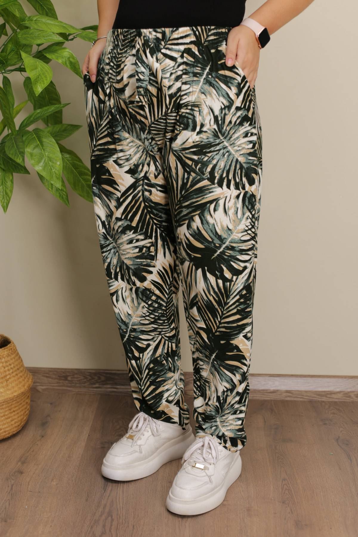 RENKTE BATTAL DESENLİ SÜET PANTOLON