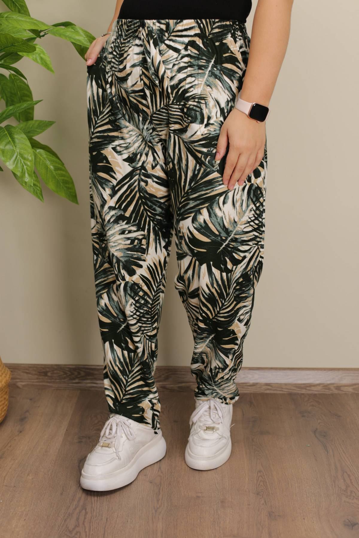 RENKTE BATTAL DESENLİ SÜET PANTOLON