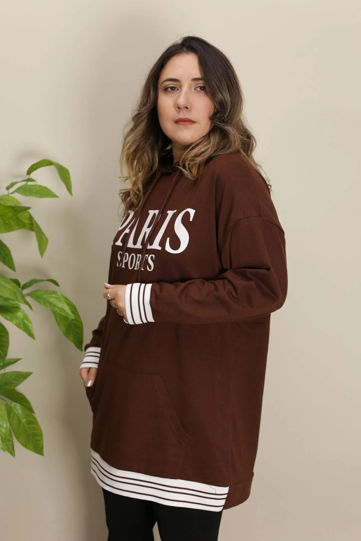 RENKTE ŞERTİLİ GENİŞ KESİM YAZILI KAHVERENGİ SWEAT & TUNİK