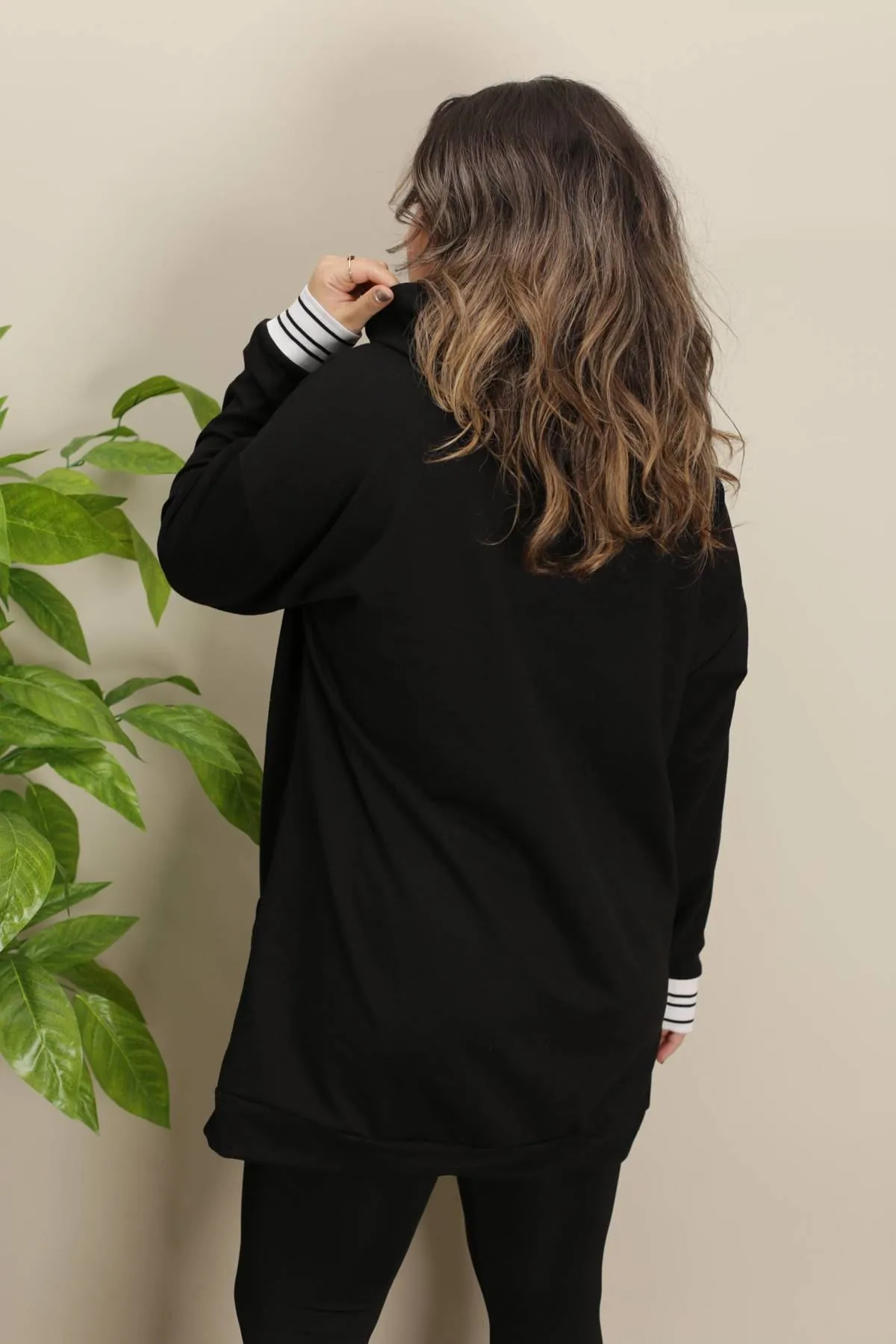 RENKTE ŞERTİLİ GENİŞ KESİM YAZILI SİYAH SWEAT & TUNİK