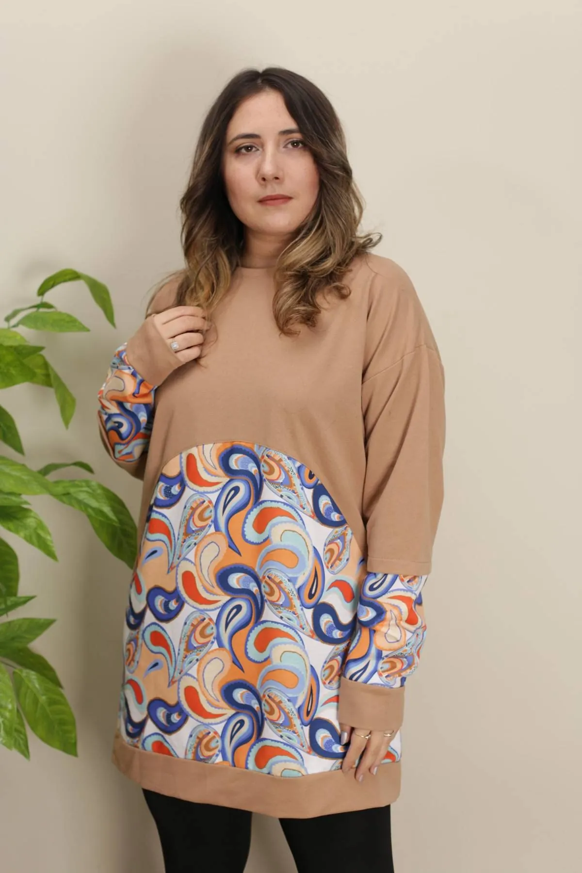 RENKTE GENİŞ KESİM KAHVE OTANTİK DESEN SWEAT & TUNİK
