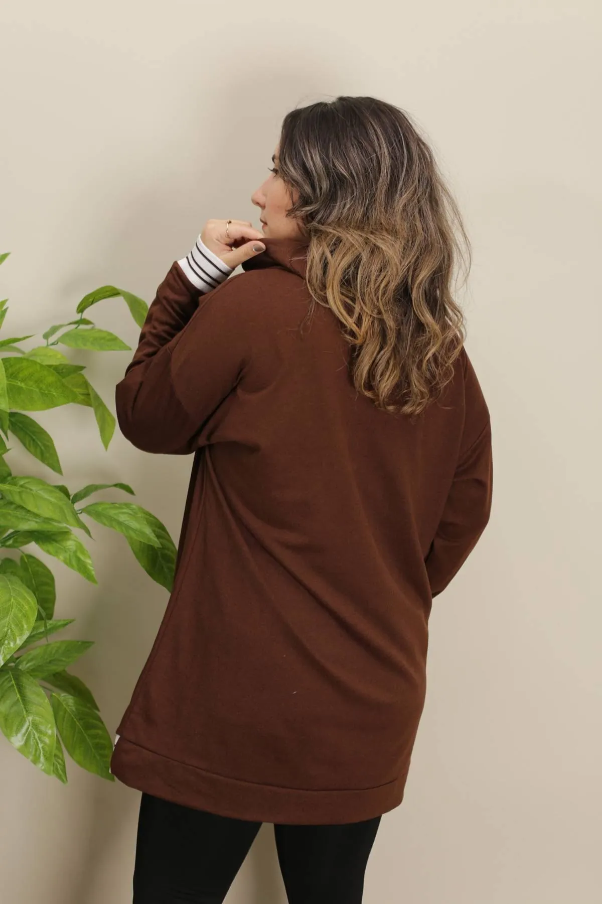RENKTE ŞERTİLİ GENİŞ KESİM YAZILI KAHVERENGİ SWEAT & TUNİK