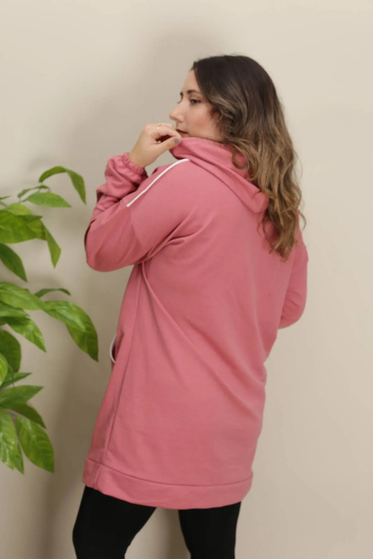 RENKTE GENİŞ KESİM CEPLİ KAPŞONLU PUDRA SWEAT & TUNİK