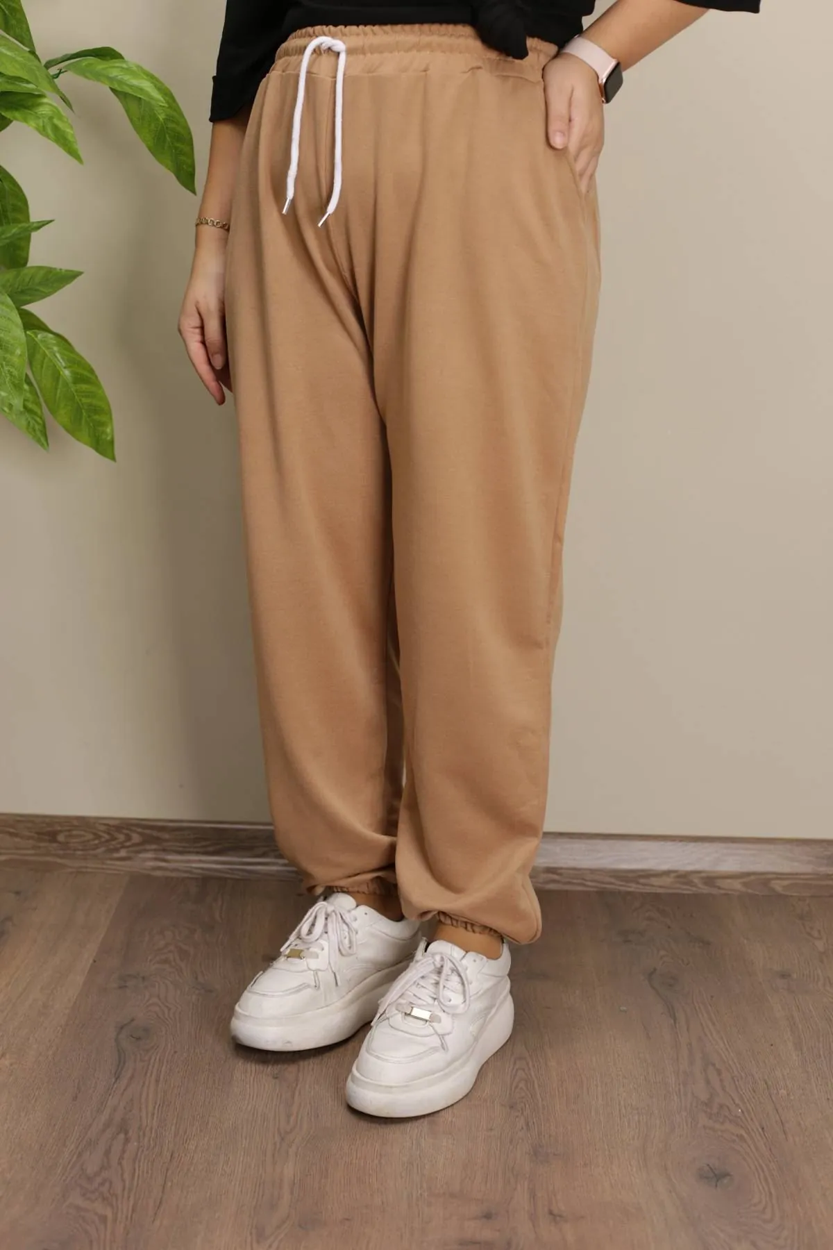 RENKTE JOGGER BATTAL SÜTLÜ KAHVE EŞOFMANALTI