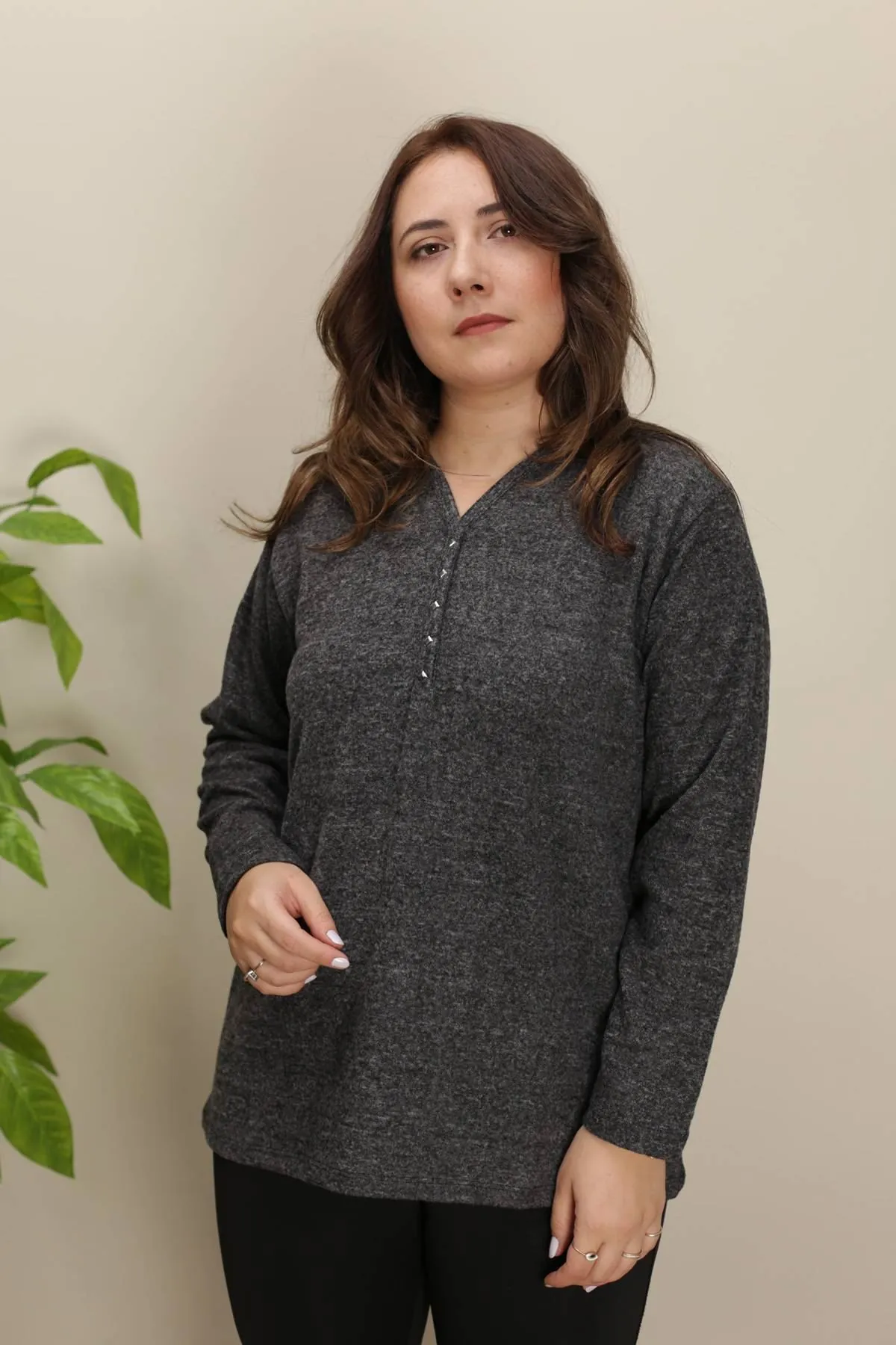 RENKTE GENİŞ KESİM V YAKA ANTRASİT TRİKO BLUZ