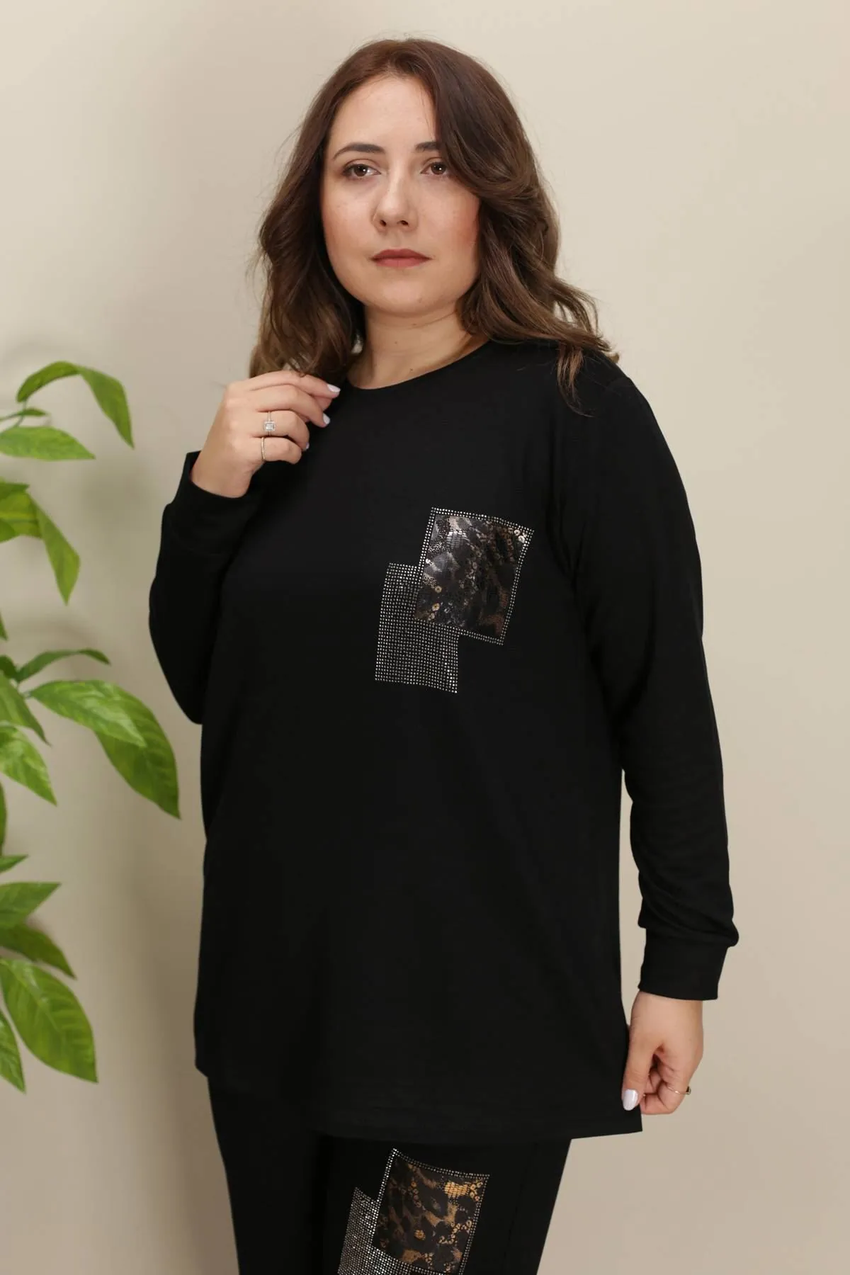 RENKTE ÖZEL SERİ KRİSTAL TAŞ İŞLEMELİ SİYAH TAKIM