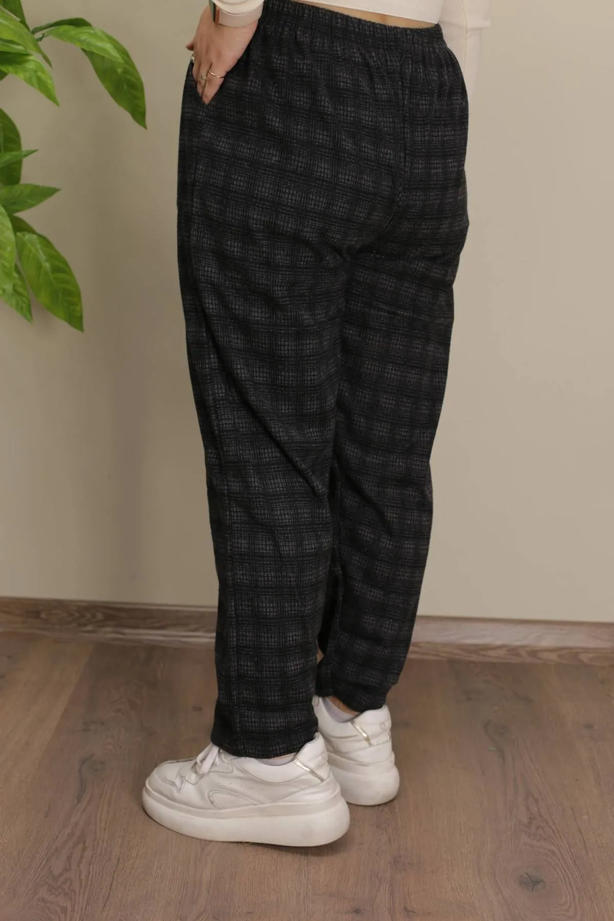 RENKTE JAKARLI BATTAL DESENLİ PANTOLON