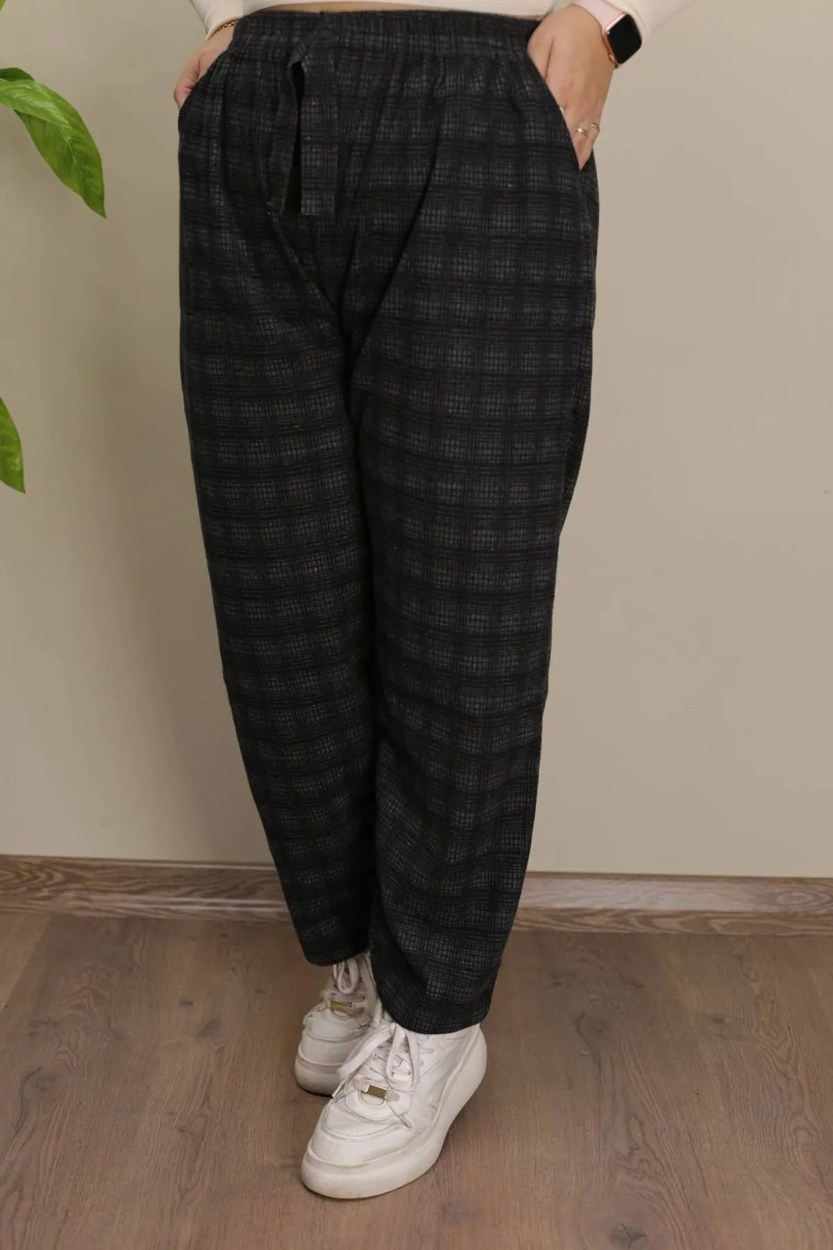 RENKTE JAKARLI BATTAL DESENLİ PANTOLON