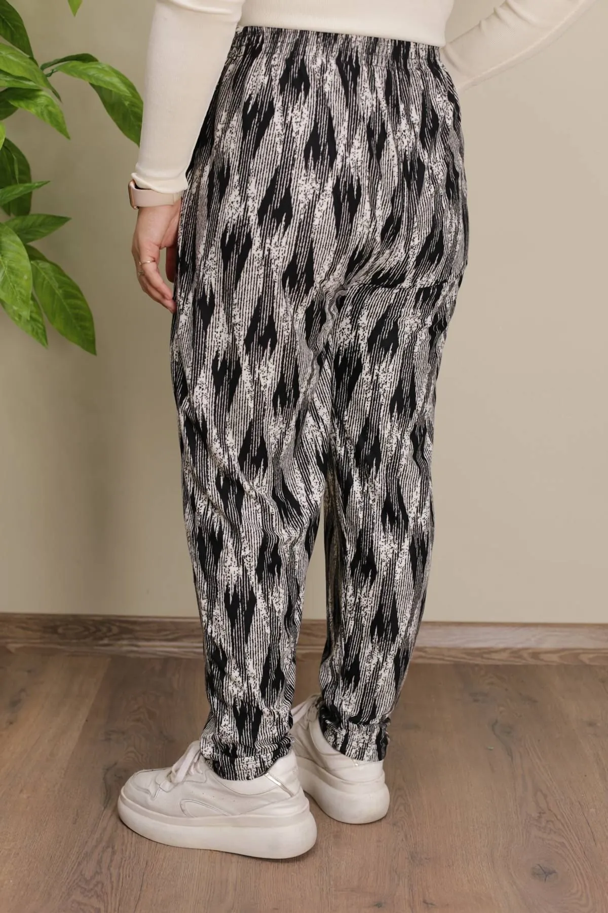 RENKTE BATTAL DESENLİ SÜET PANTOLON