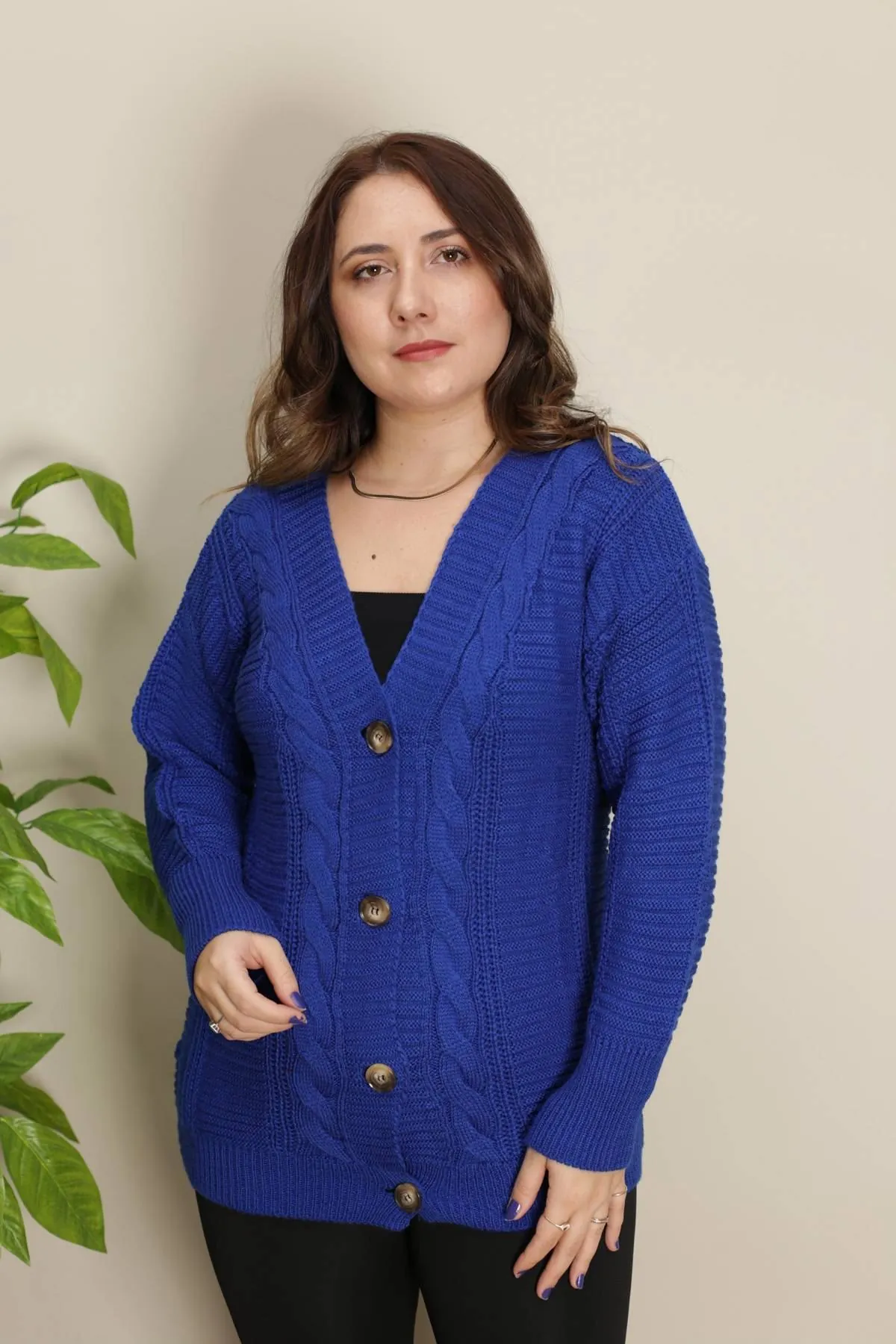RENKTE SELANİK ÖRGÜLÜ SAKS MAVİ YÜNLÜ HIRKA