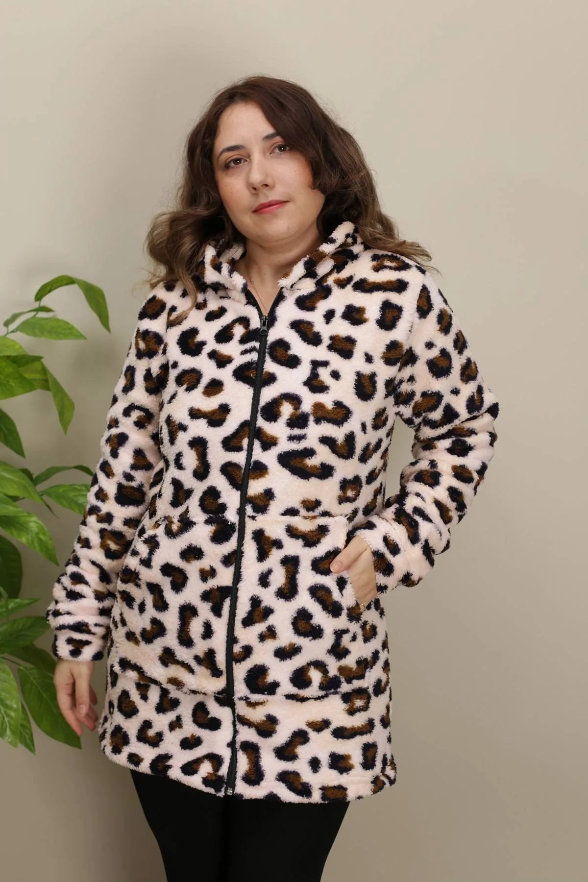 RENKTE GENİŞ KESİM LEOPAR PELUŞ CEKET&MONT
