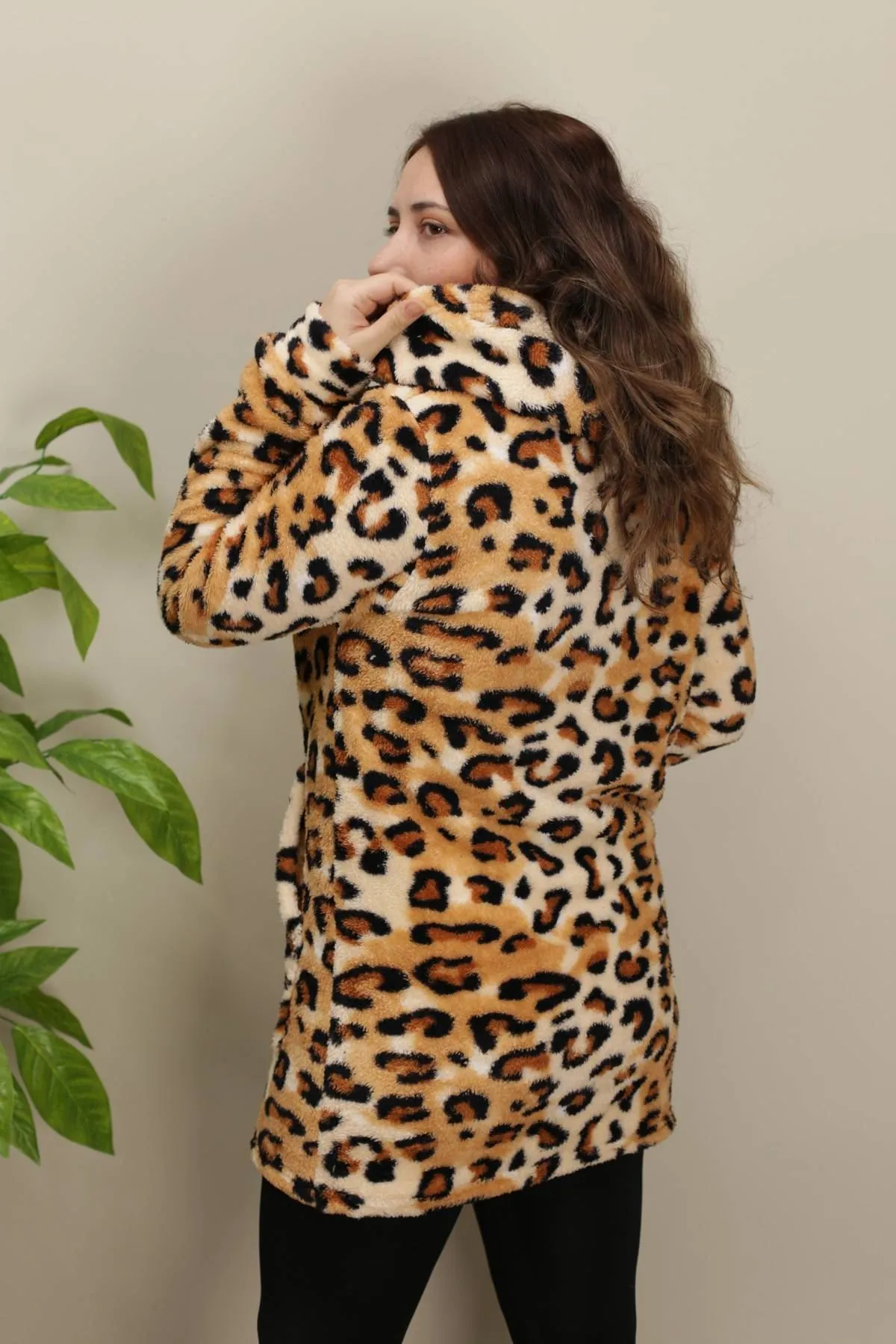 RENKTE GENİŞ KESİM LEOPAR PELUŞ CEKET&MONT