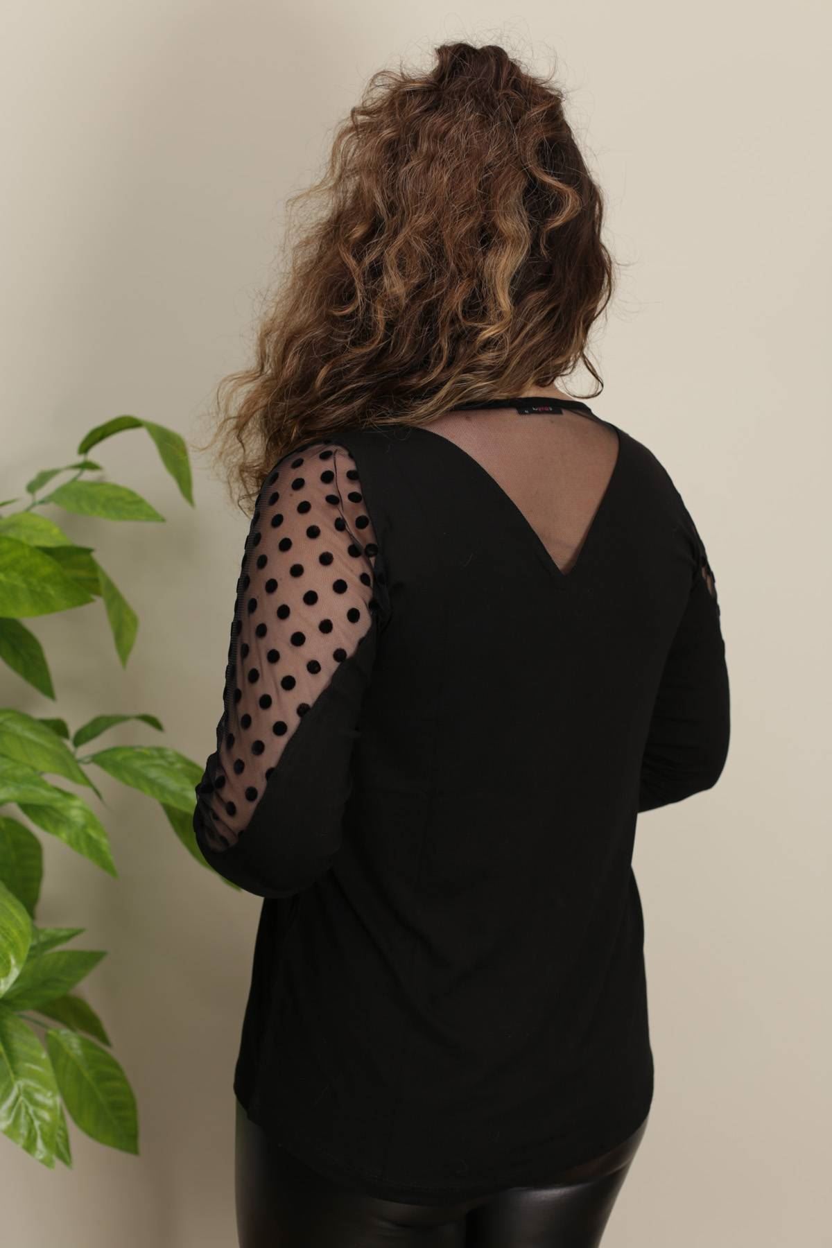 RENKTE KOLU DANTEL DETAYLI SİYAH BLUZ