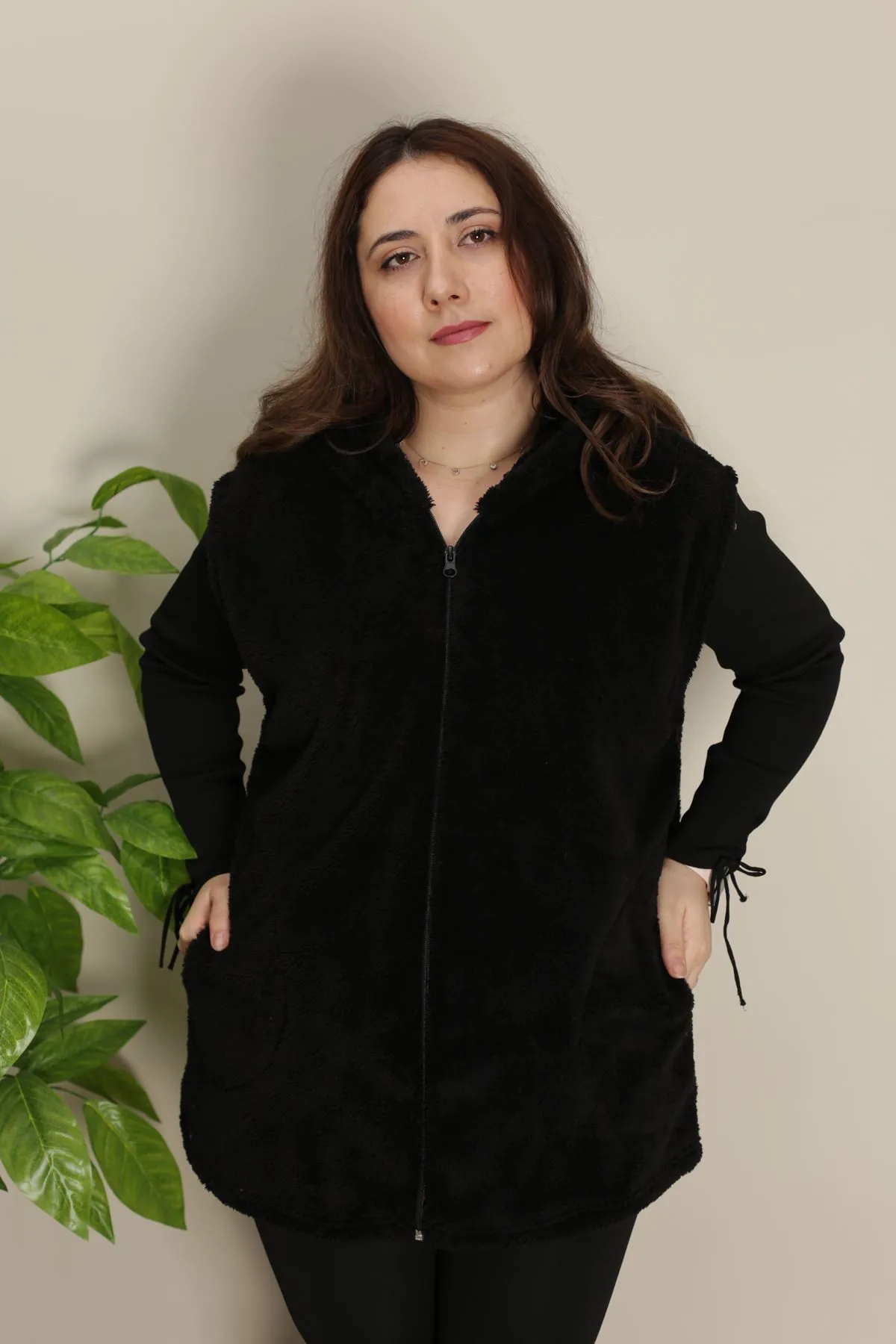RENKTE KAPÜŞONLU CEPLİ SİYAH BATTAL PELUŞ YELEK