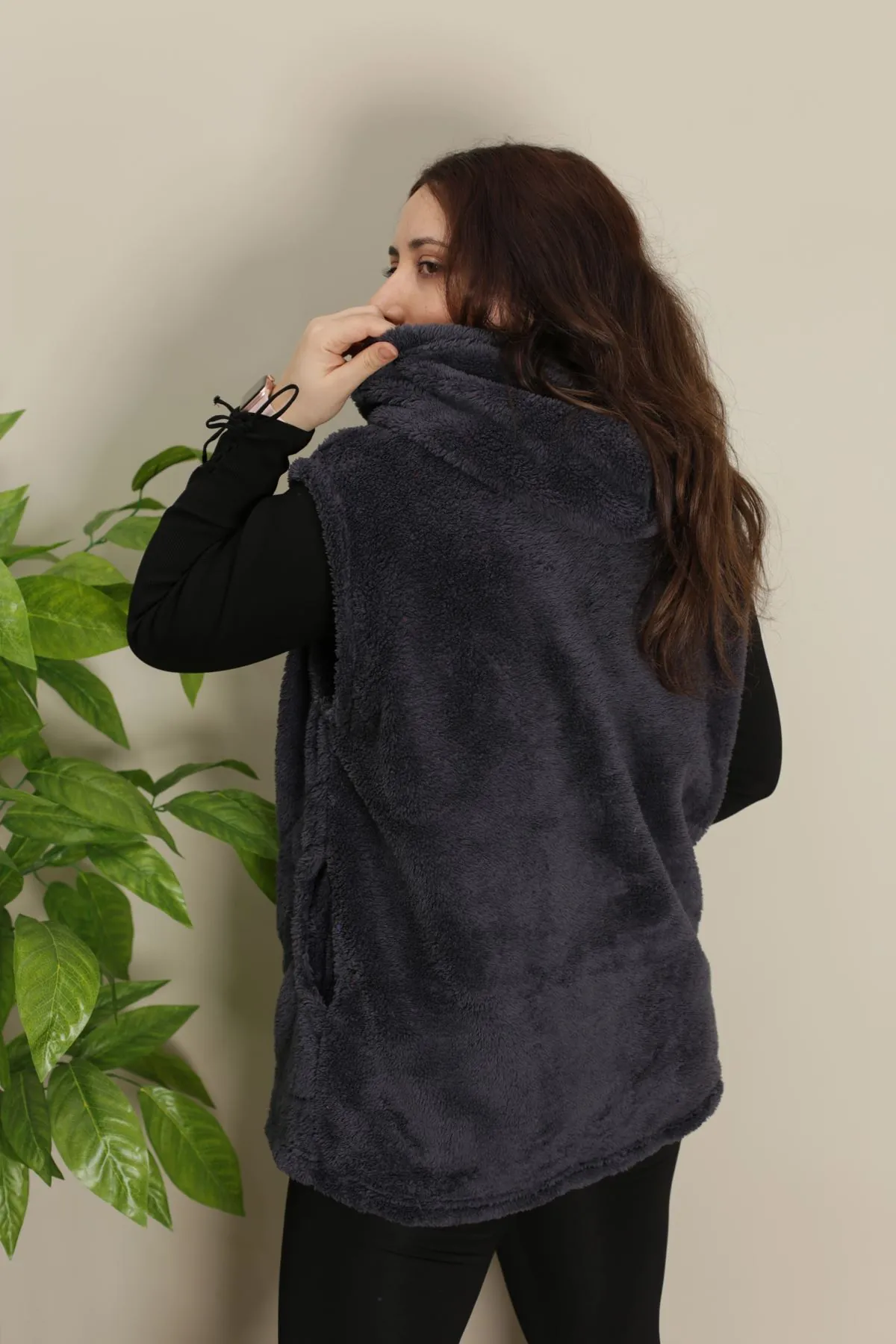 RENKTE KAPÜŞONLU CEPLİ FÜME BATTAL PELUŞ YELEK