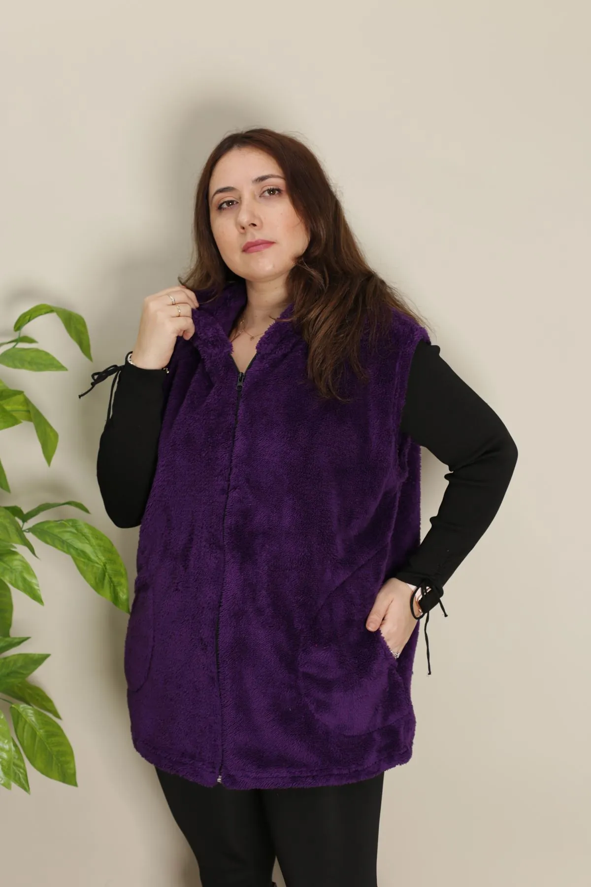 RENKTE KAPÜŞONLU CEPLİ MOR BATTAL PELUŞ YELEK