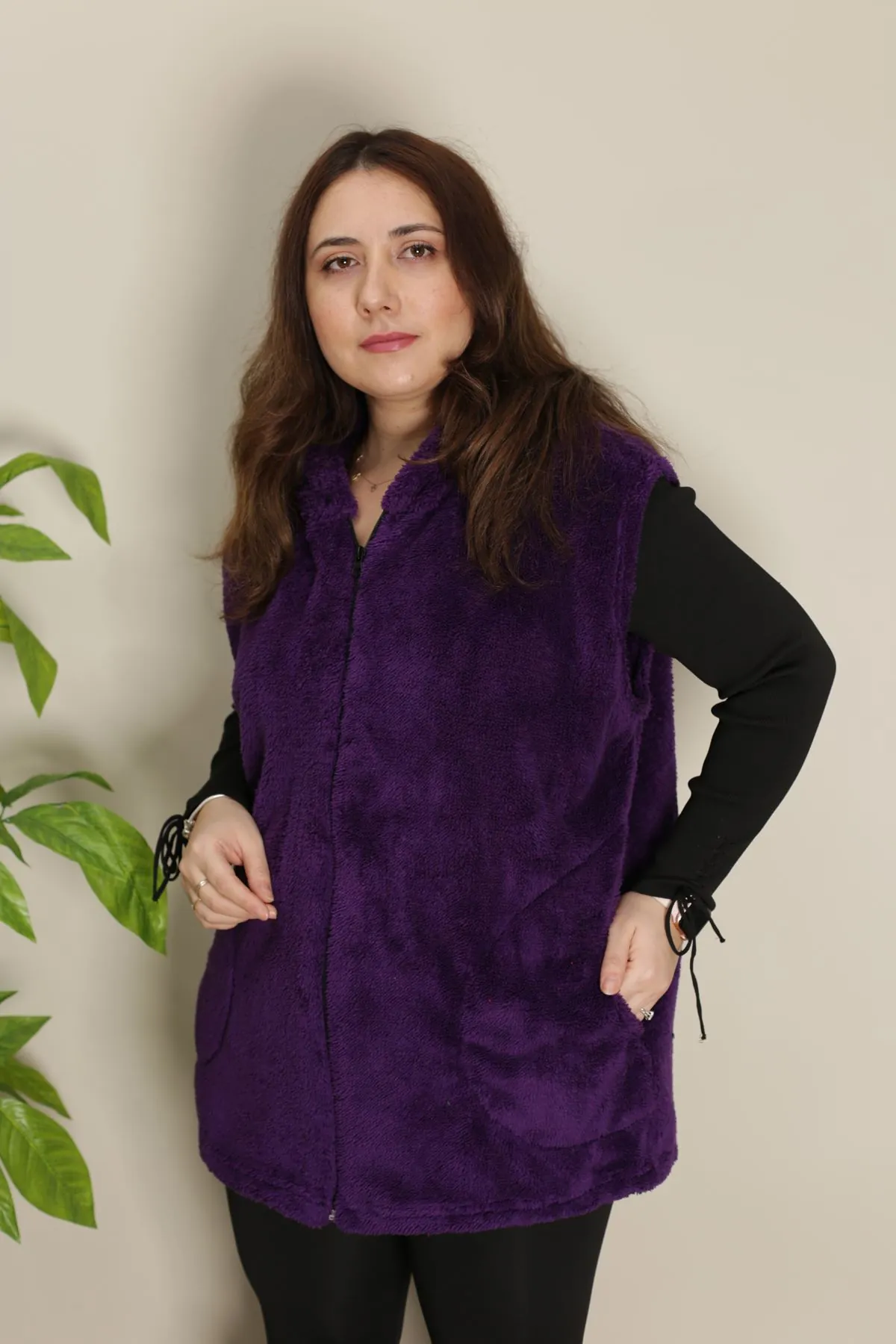 RENKTE KAPÜŞONLU CEPLİ MOR BATTAL PELUŞ YELEK