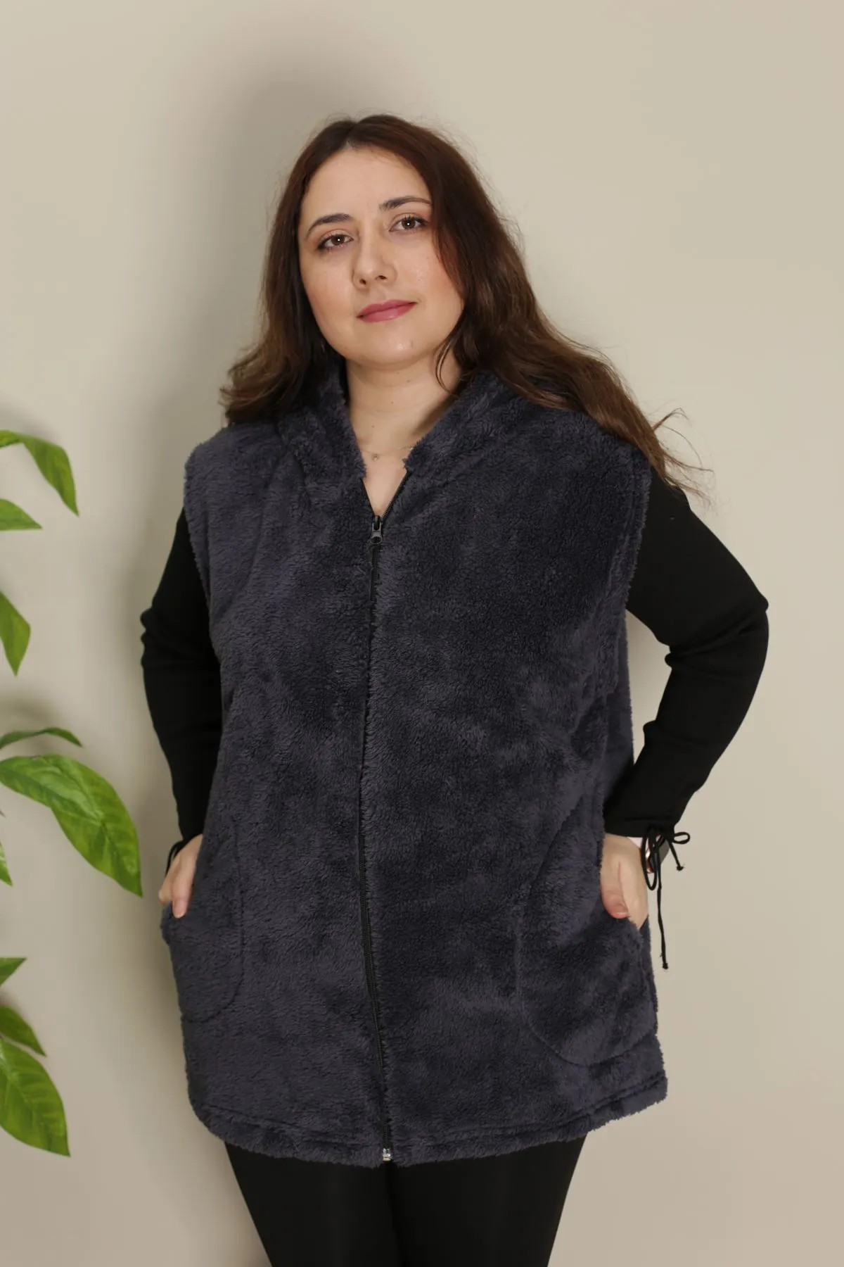 RENKTE KAPÜŞONLU CEPLİ FÜME BATTAL PELUŞ YELEK