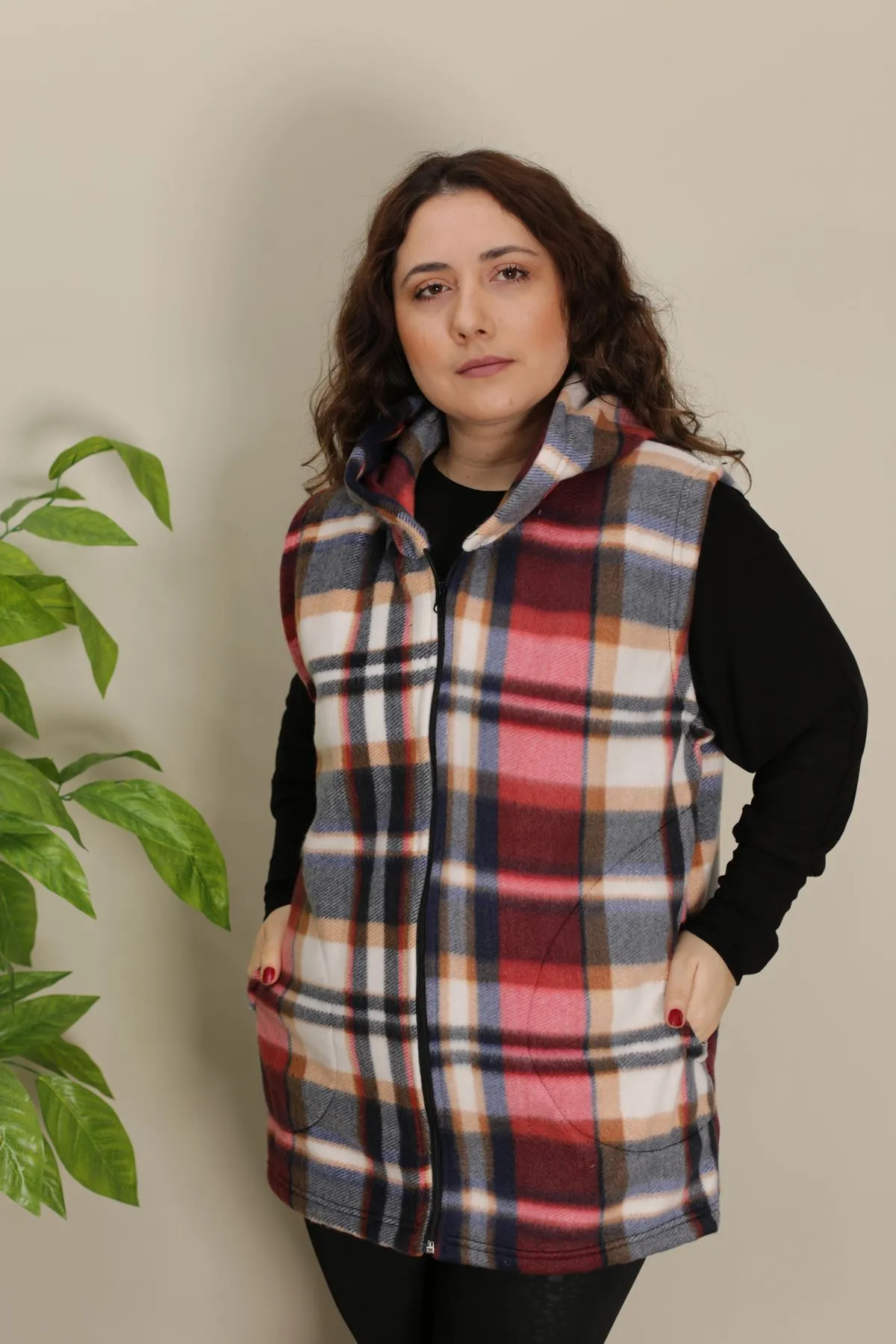 RENKTE ÖZEL ÜRETİM DESENLİ POLAR YELEK