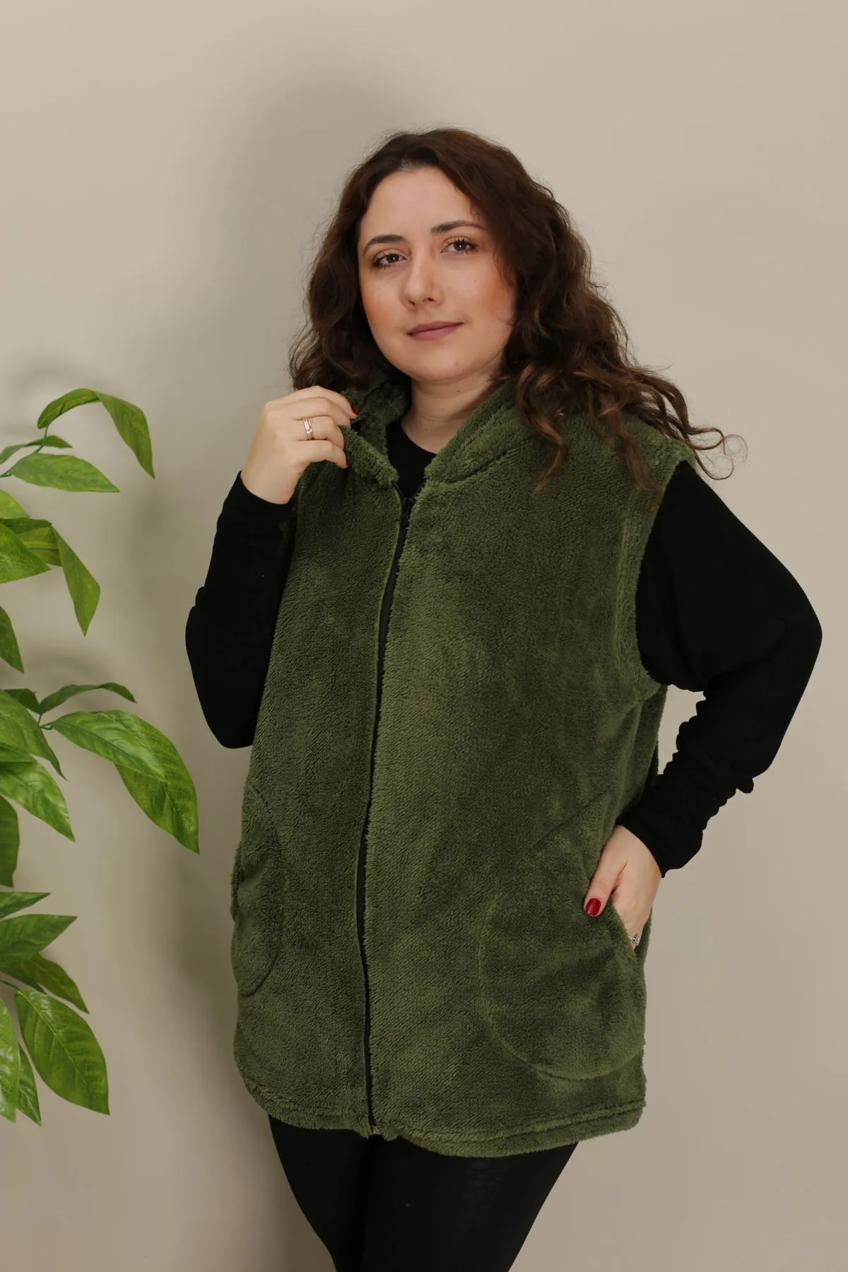 RENKTE ÖZEL ÜRETİM YEŞİL PELUŞ YELEK