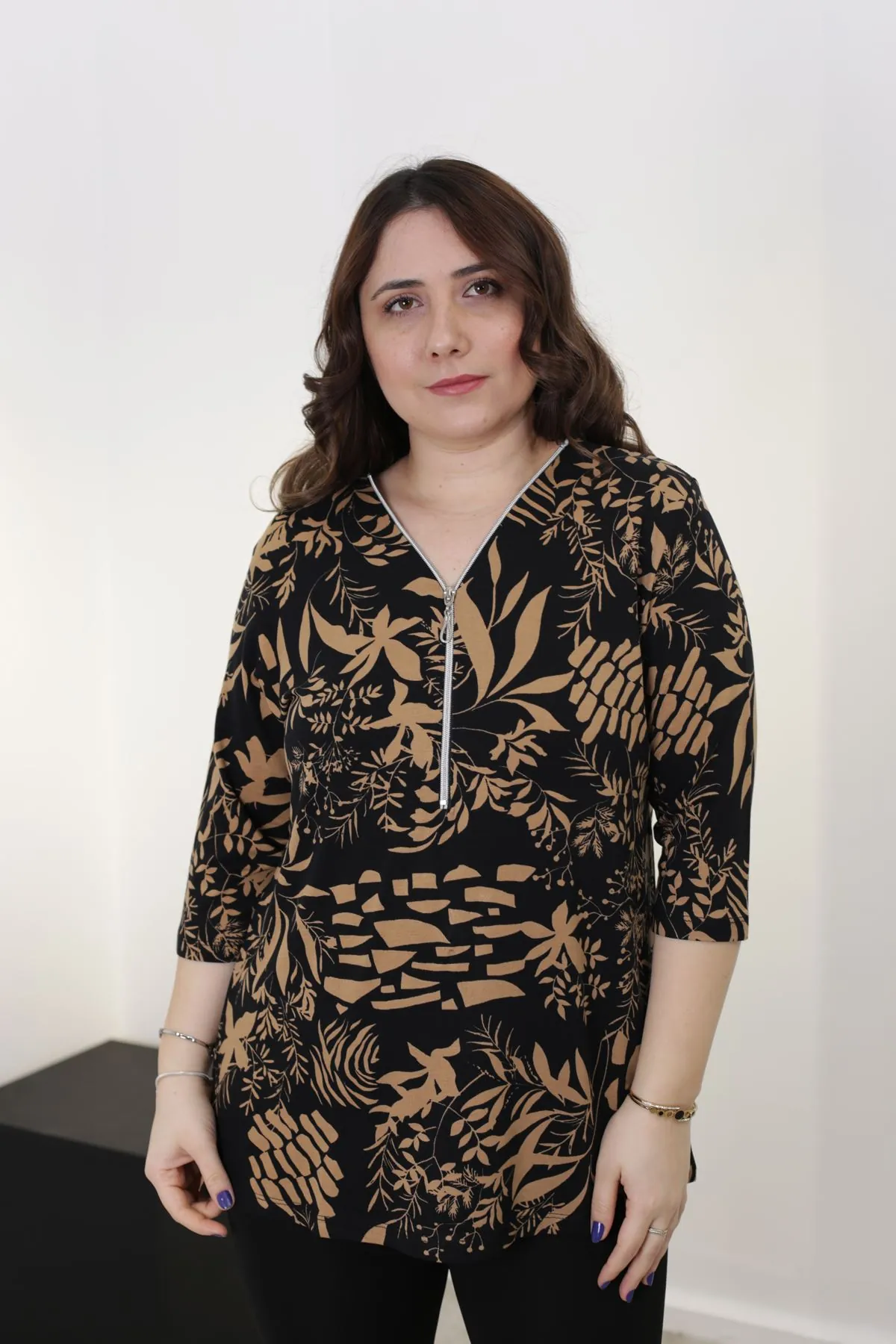 RENKTE FERMUARLI DESENLİ GENİŞ KESİM BLUZ