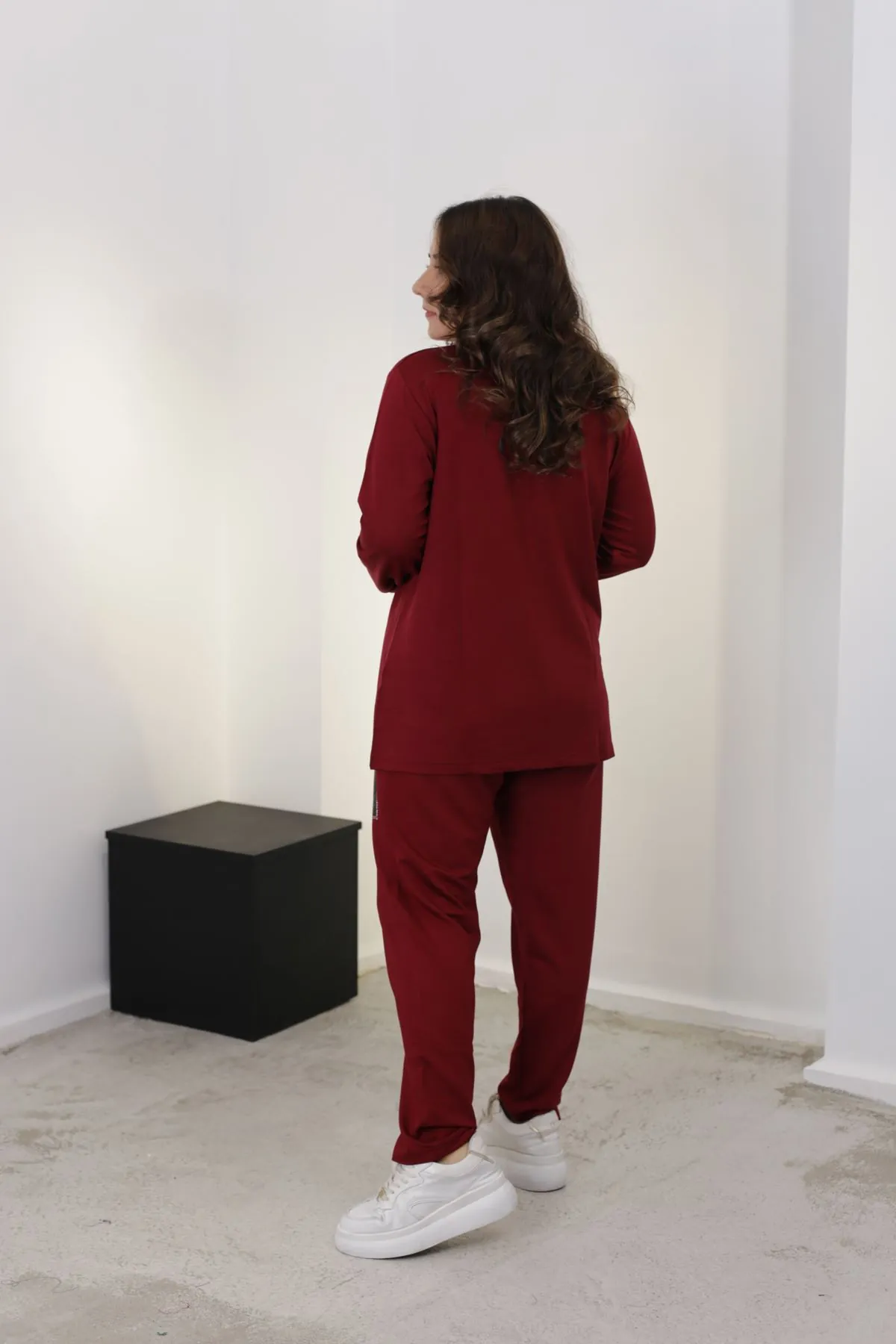 RENKTE ÖZEL SERİ KRİSTAL TAŞ İŞLEMELİ BORDO TAKIM