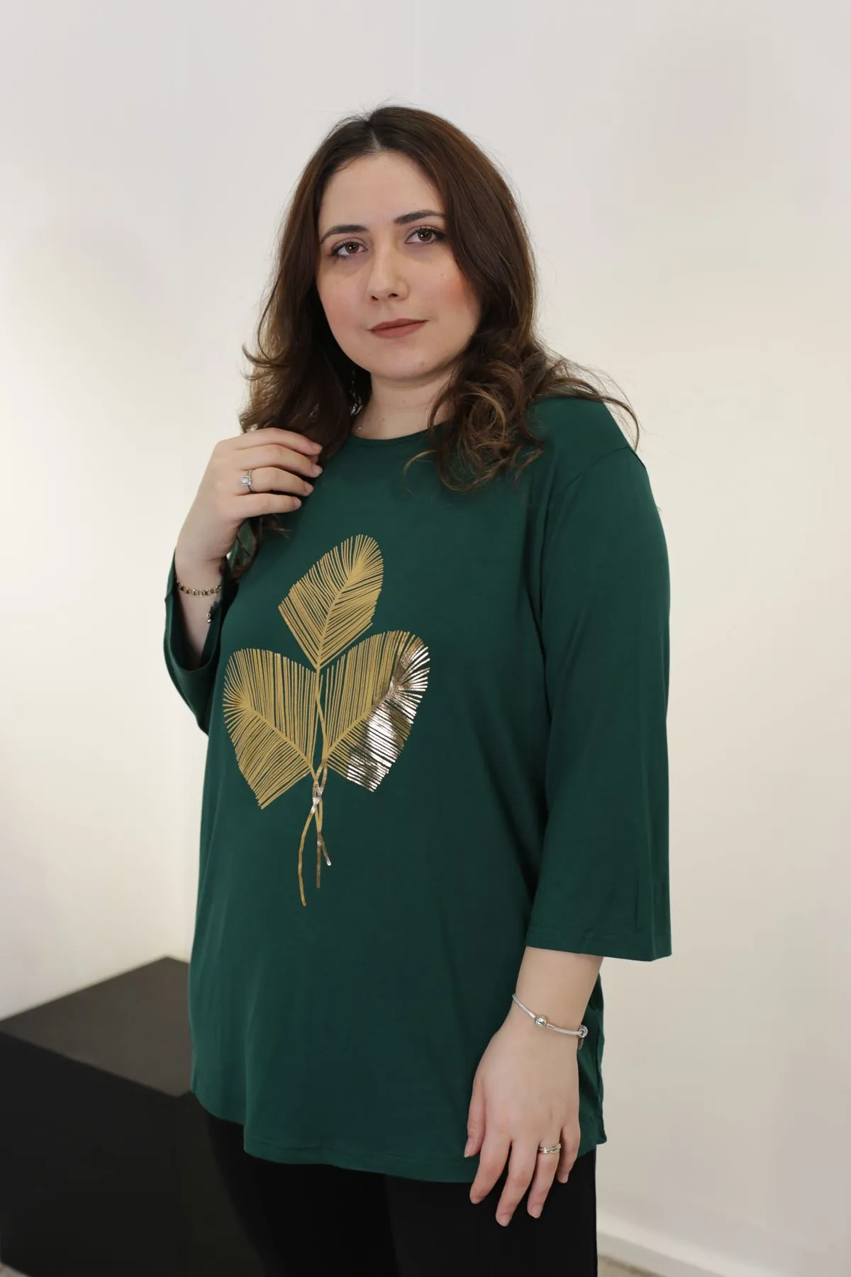 RENKTE GOLD BASKILI BÜYÜK BEDEN FAKİR KOL YEŞİL BLUZ
