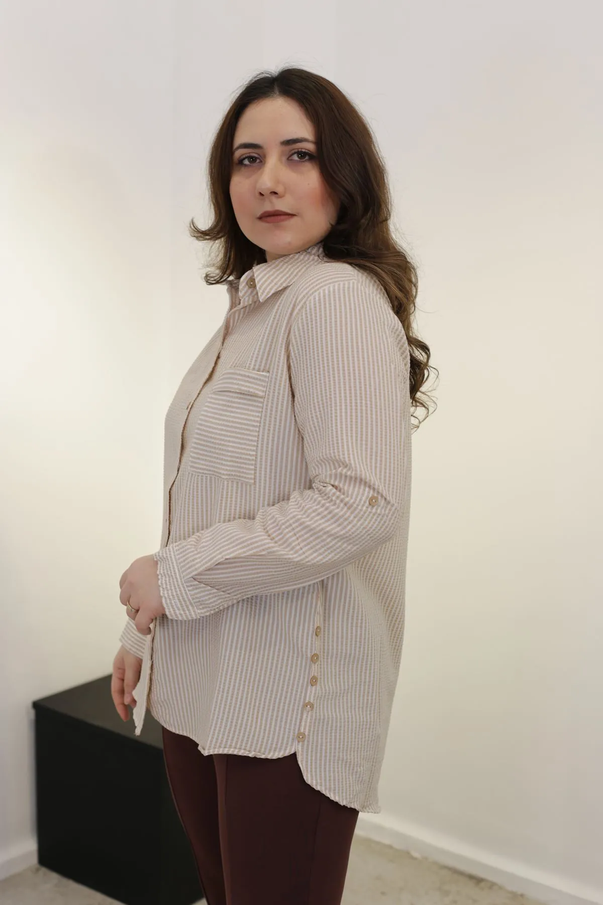 RENKTE KAHVE ÇİZGİLİ BÜYÜK BEDEN GÖMLEK