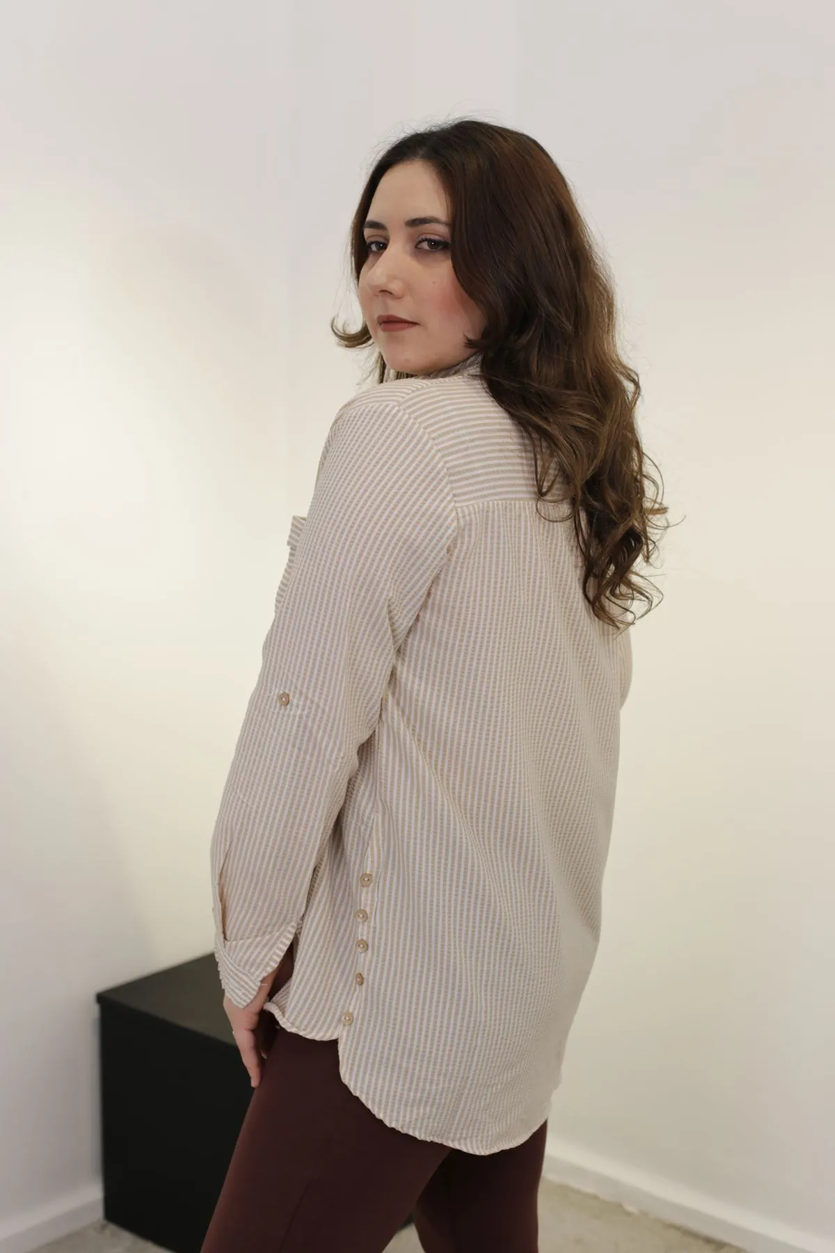 RENKTE KAHVE ÇİZGİLİ BÜYÜK BEDEN GÖMLEK
