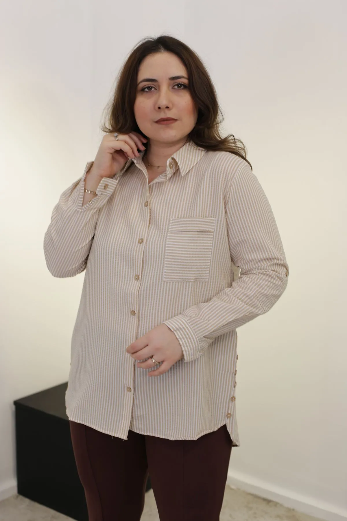 RENKTE KAHVE ÇİZGİLİ BÜYÜK BEDEN GÖMLEK