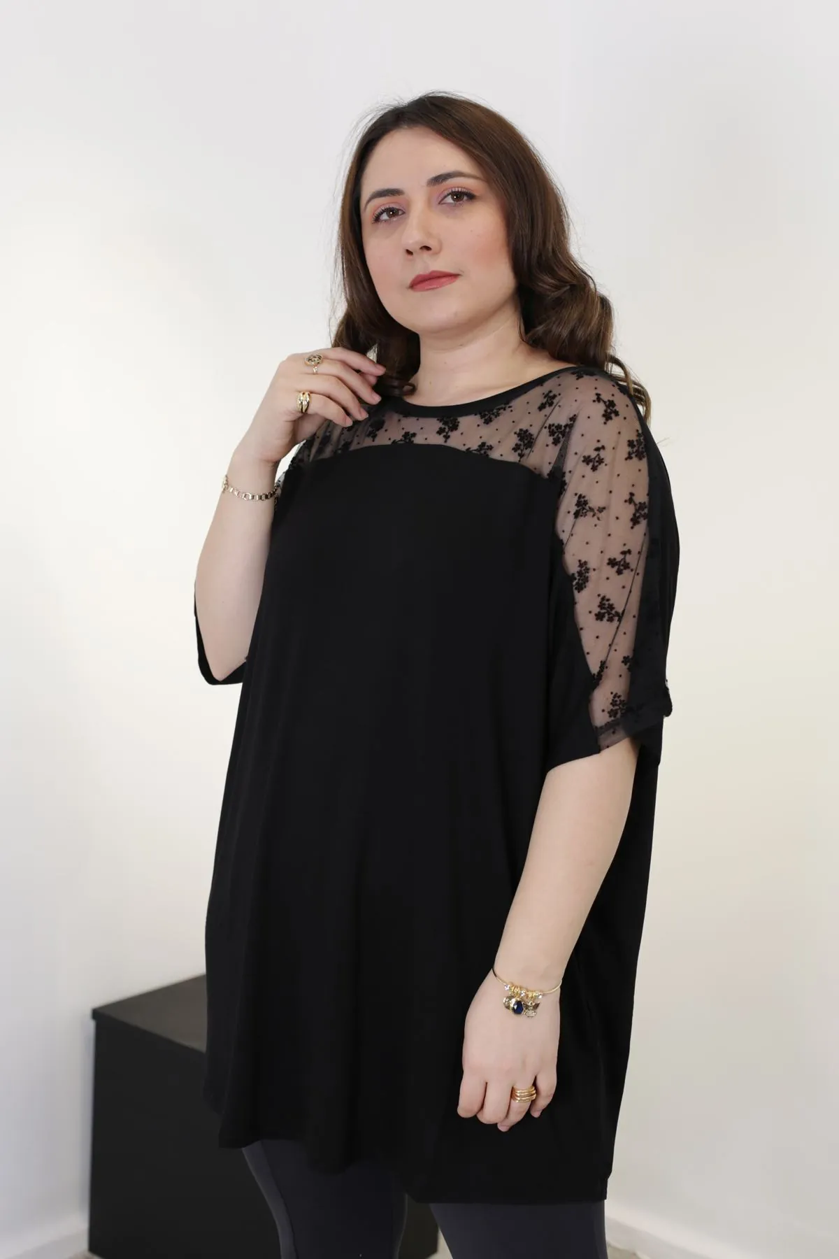 RENKTE BATTAL STANDART ROBASI TÜLLÜ SİYAH TUNİK & BLUZ