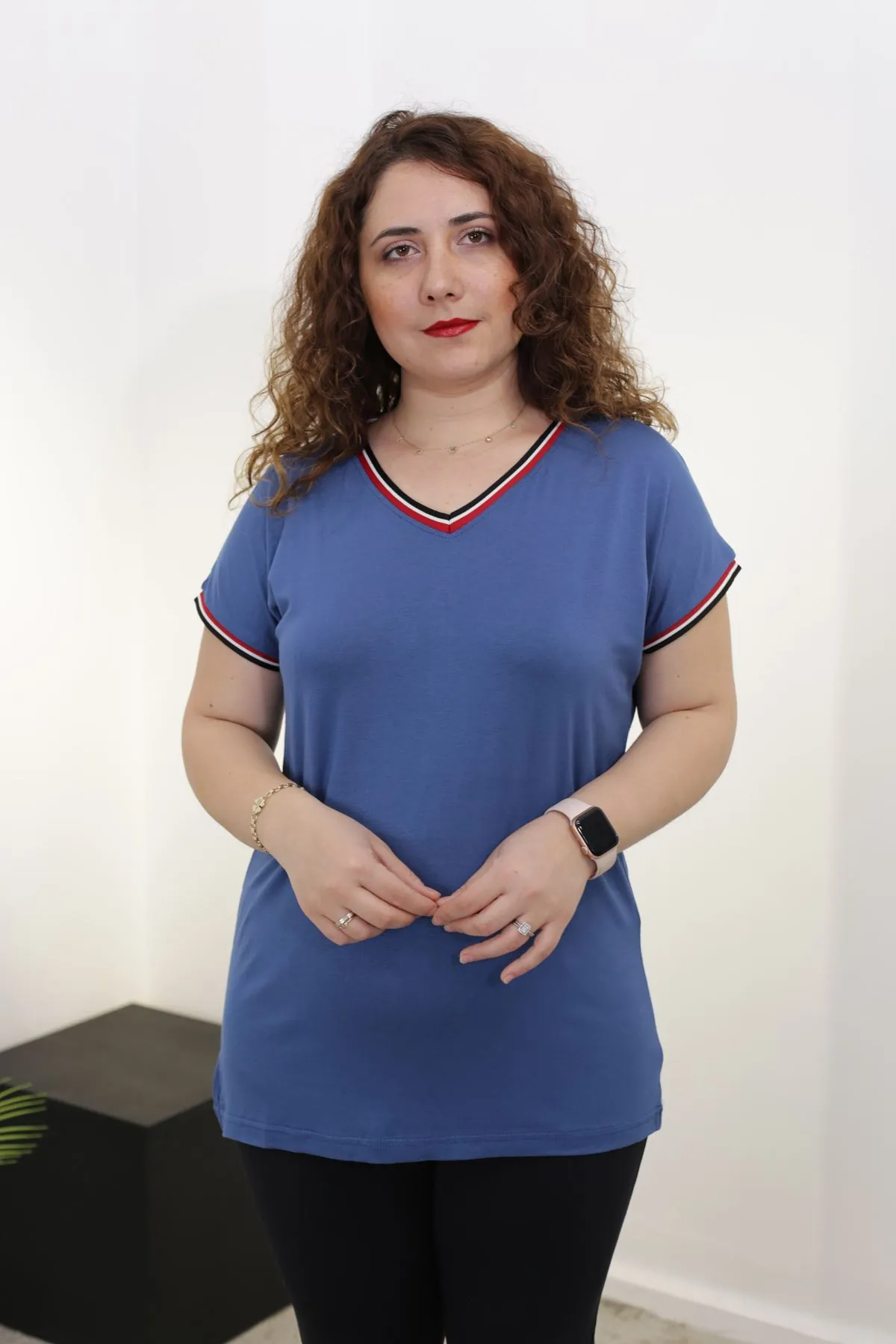 RENKTE ŞERİTLİ V YAKA İNDİGO BÜYÜK BEDEN BLUZ