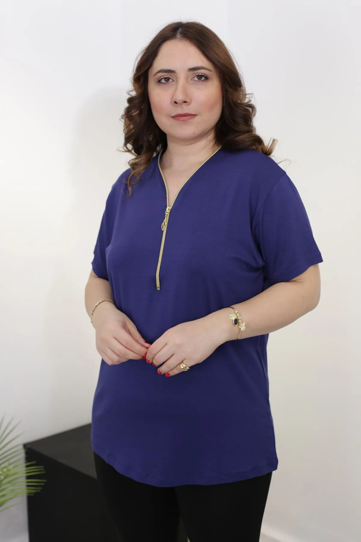 RENKTE BÜYÜK BEDEN FERMUARLI LACİVERT BLUZ