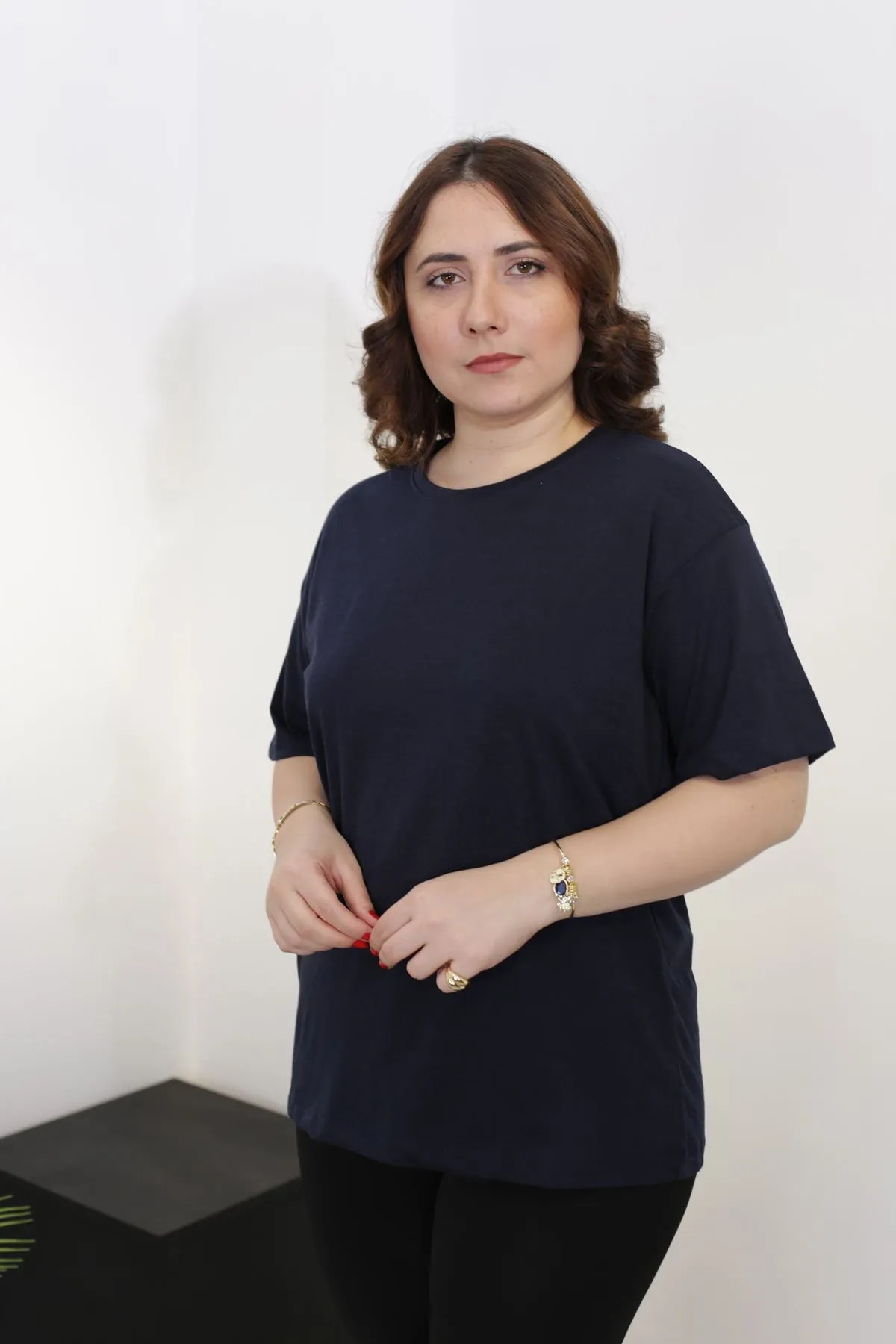 RENKTE PAMUKLU LACİVERT BASİC TSHİRT