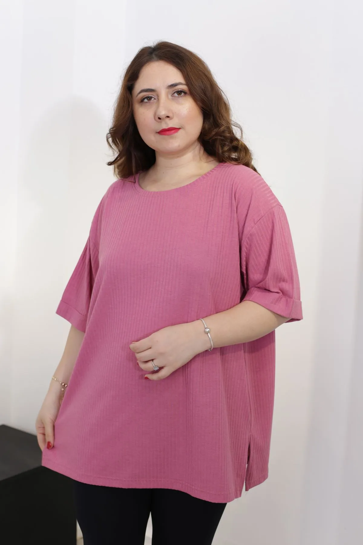 RENKTE BATTAL KAŞKORSE GÜL KURUSU TSHİRT