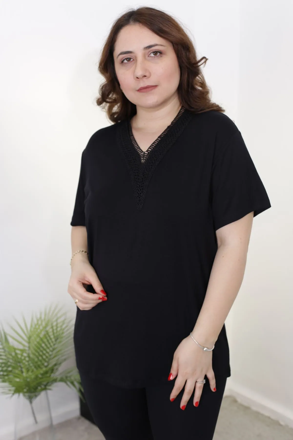 RENKTE DANTEL GÜPÜR BÜYÜK BEDEN SİYAH BLUZ