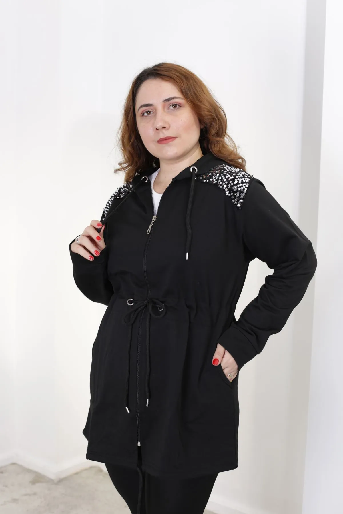 RENKTE BELİ İPLİ OMUZLARI PULLU SİYAH CEKET