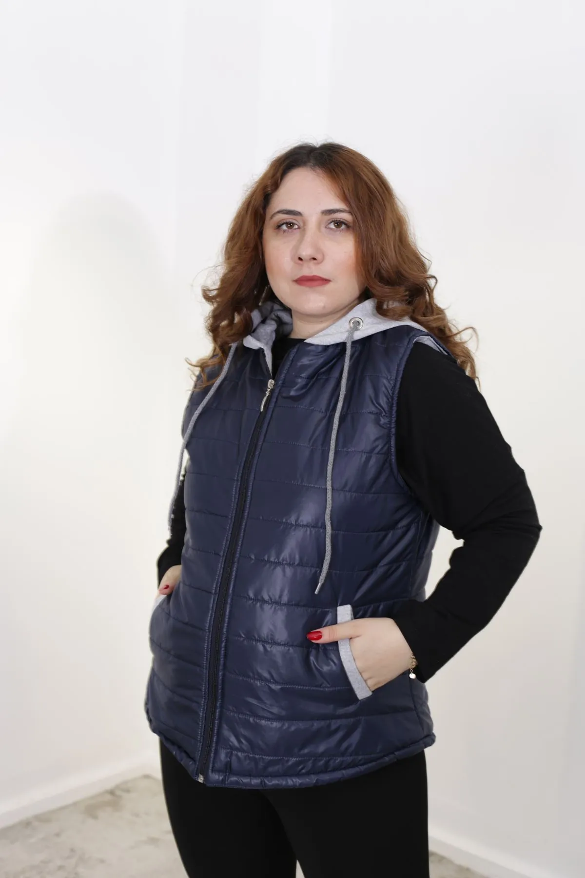 RENKTE BÜYÜK BEDEN LACİVERT ŞİŞME YELEK